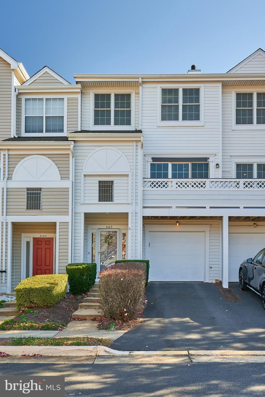 LIFESTYLE AT SULLY STATION - Residential