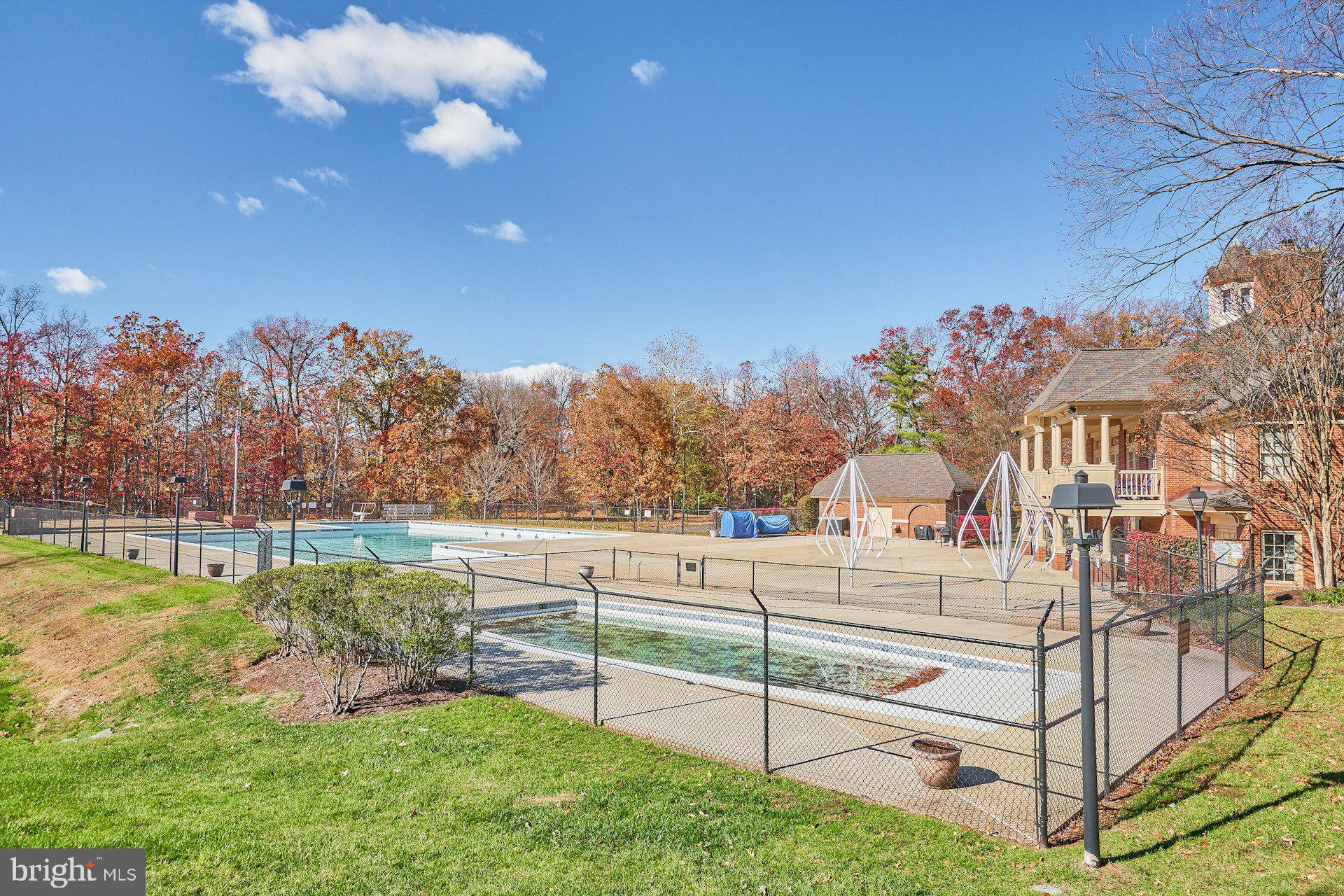 LIFESTYLE AT SULLY STATION - Residential