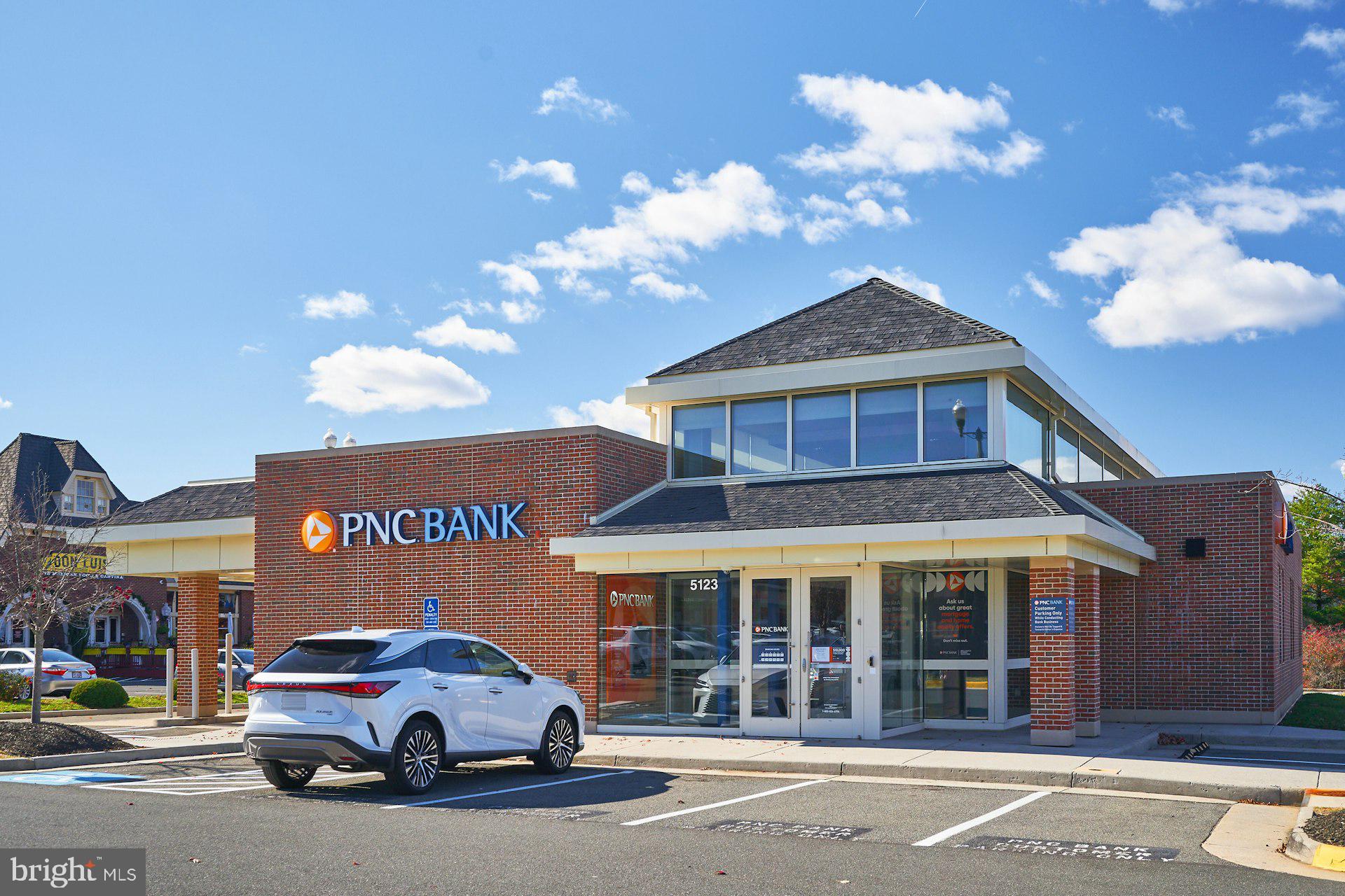 LIFESTYLE AT SULLY STATION - Residential