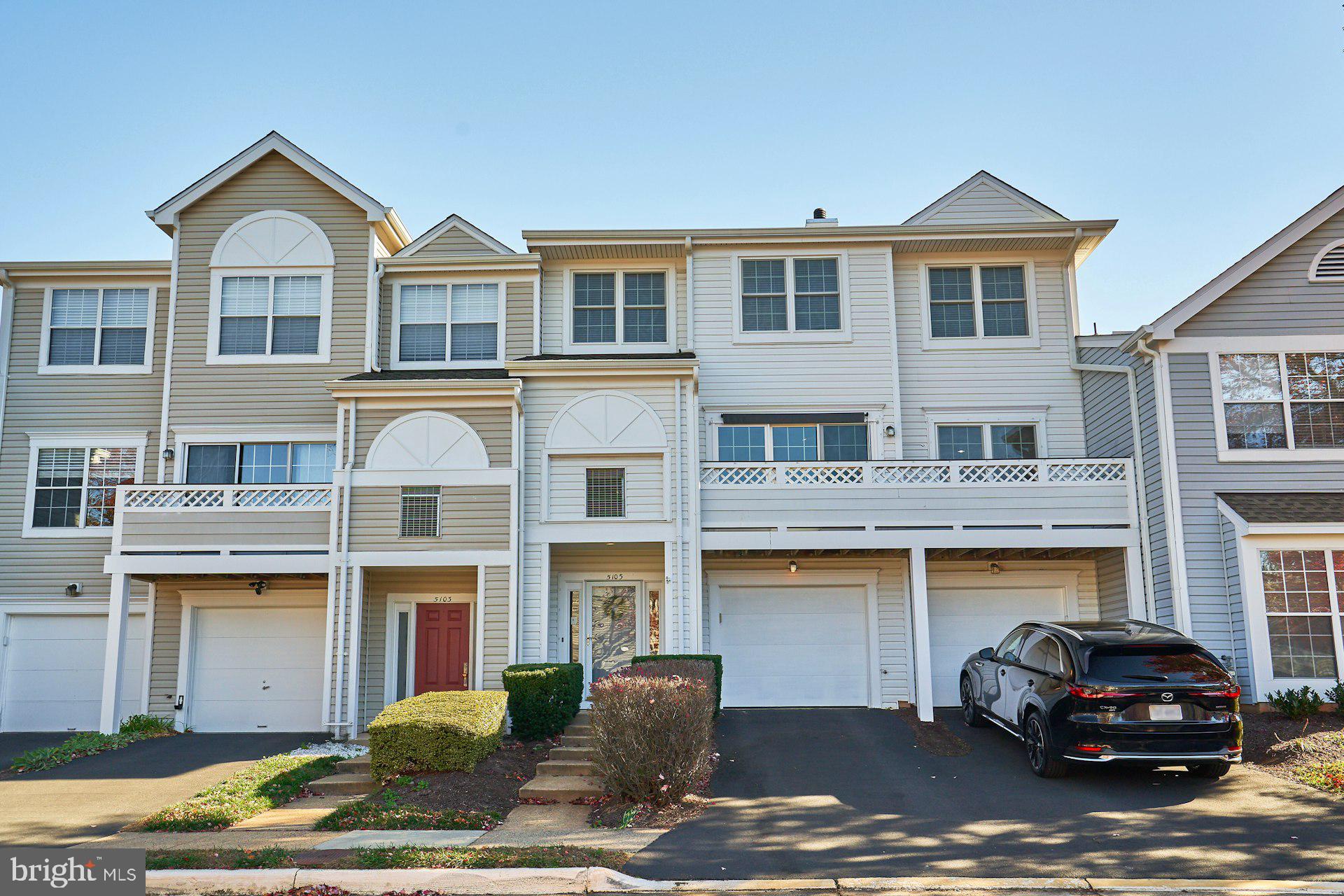 LIFESTYLE AT SULLY STATION - Residential