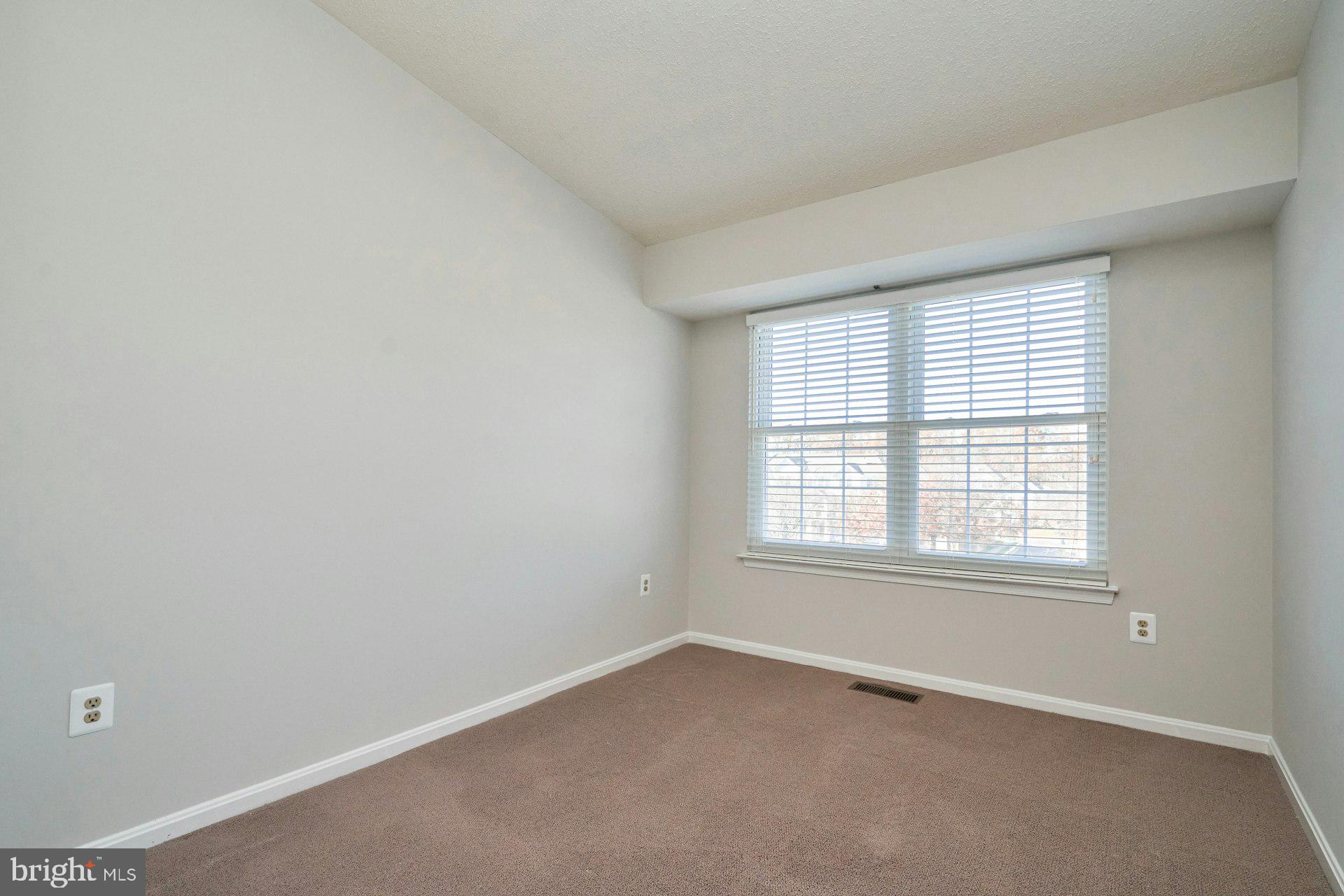 LIFESTYLE AT SULLY STATION - Residential