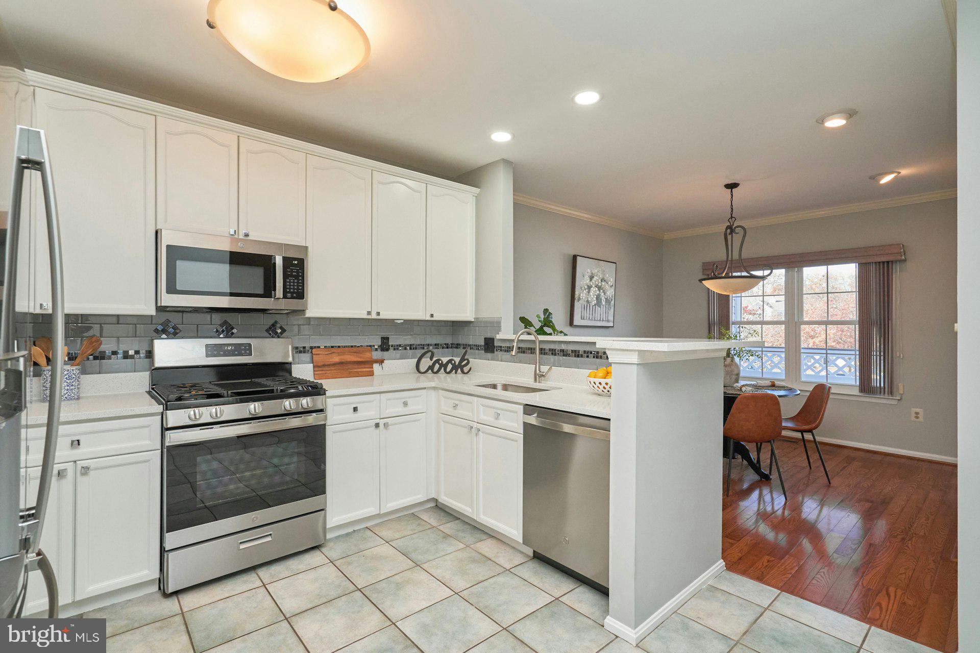 LIFESTYLE AT SULLY STATION - Residential