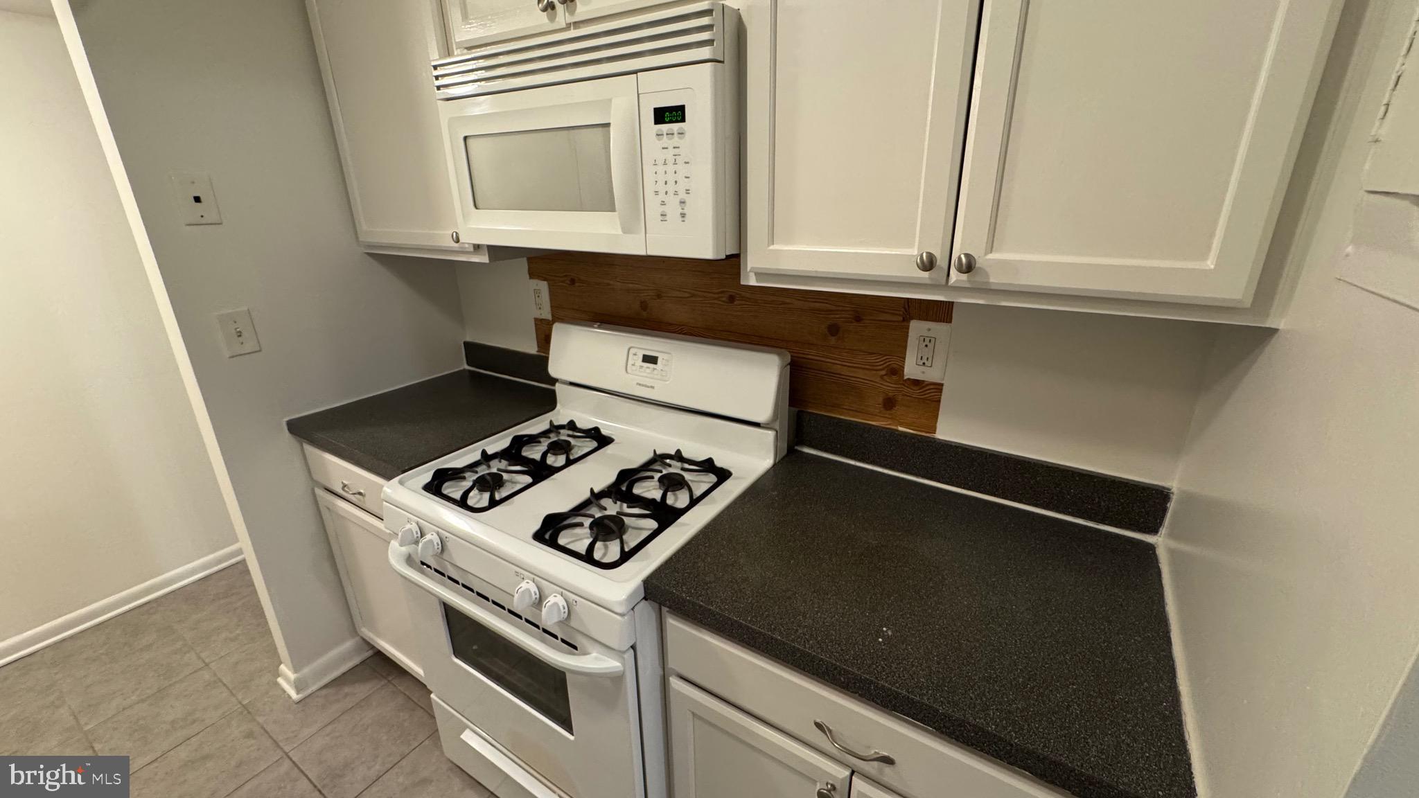 LYNDHURST - Residential Lease