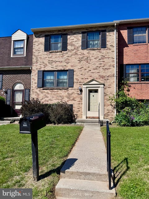 Townhouse For Sale - 33 Brucester Bridge Court<br/> BALTIMORE, MD 21228