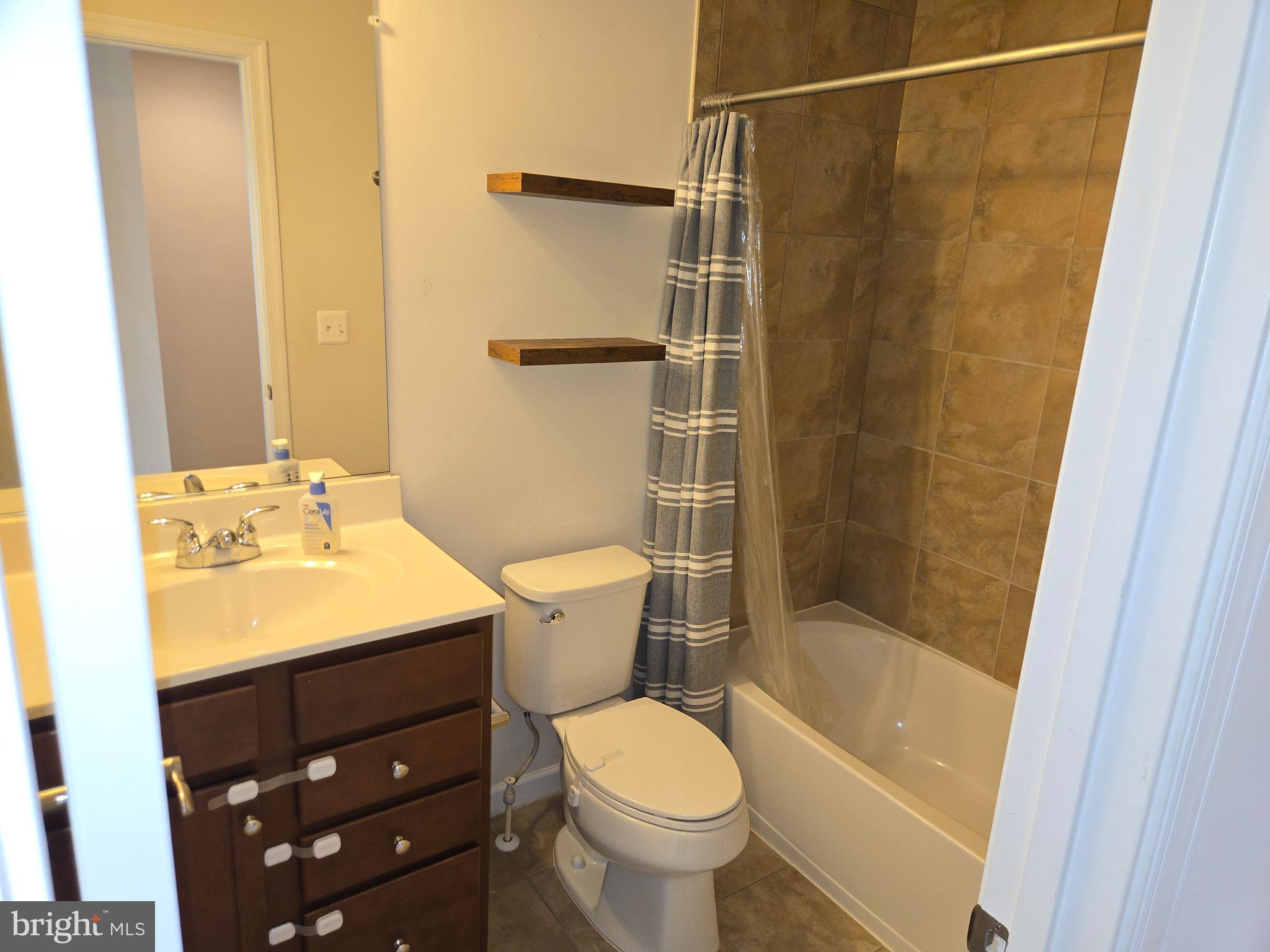 HERITAGE CROSSING CONDOMINIUM - Residential Lease