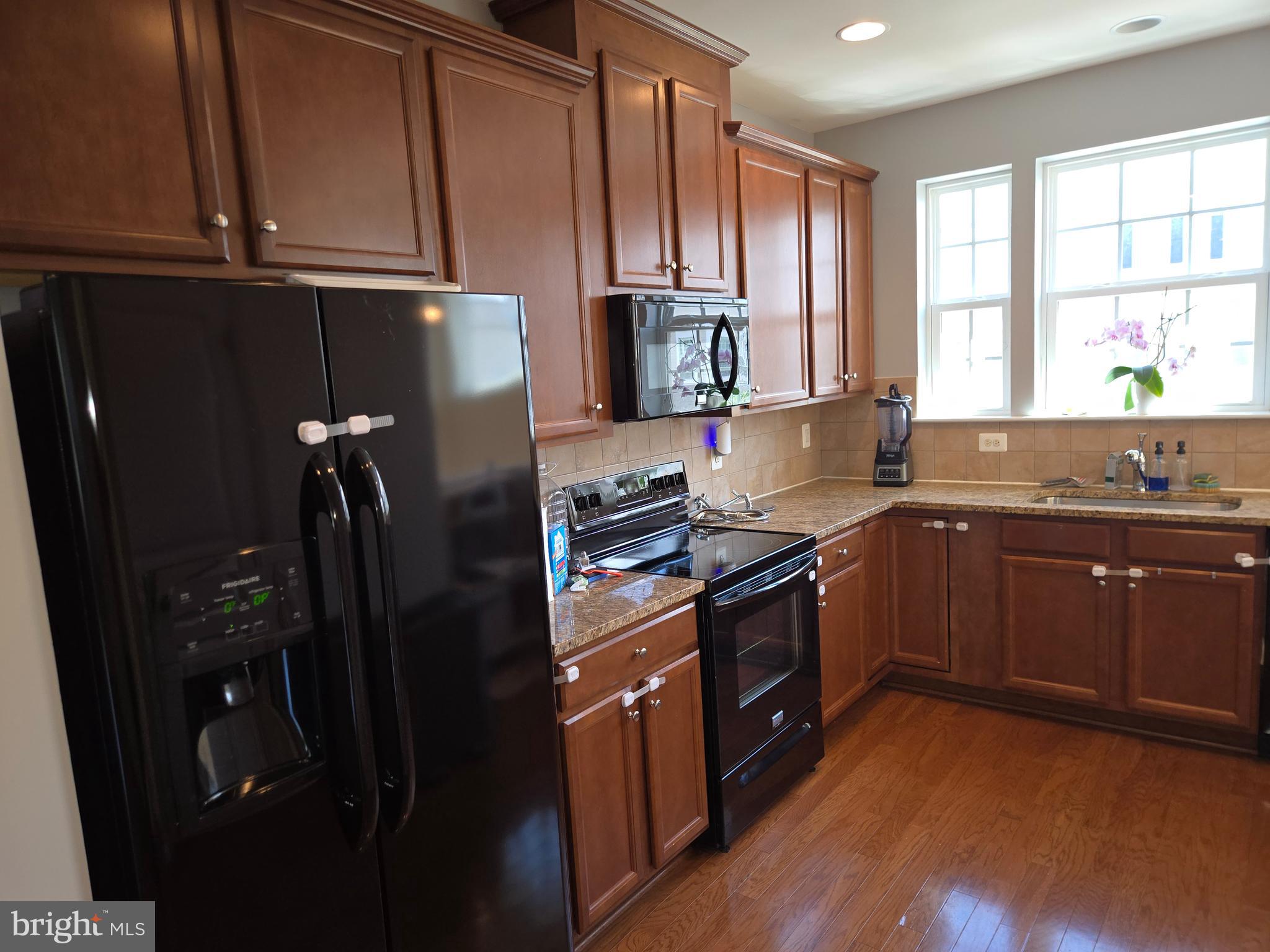 HERITAGE CROSSING CONDOMINIUM - Residential Lease