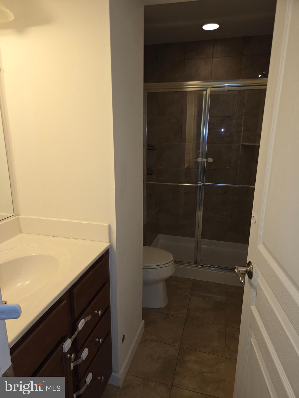 HERITAGE CROSSING CONDOMINIUM - Residential Lease