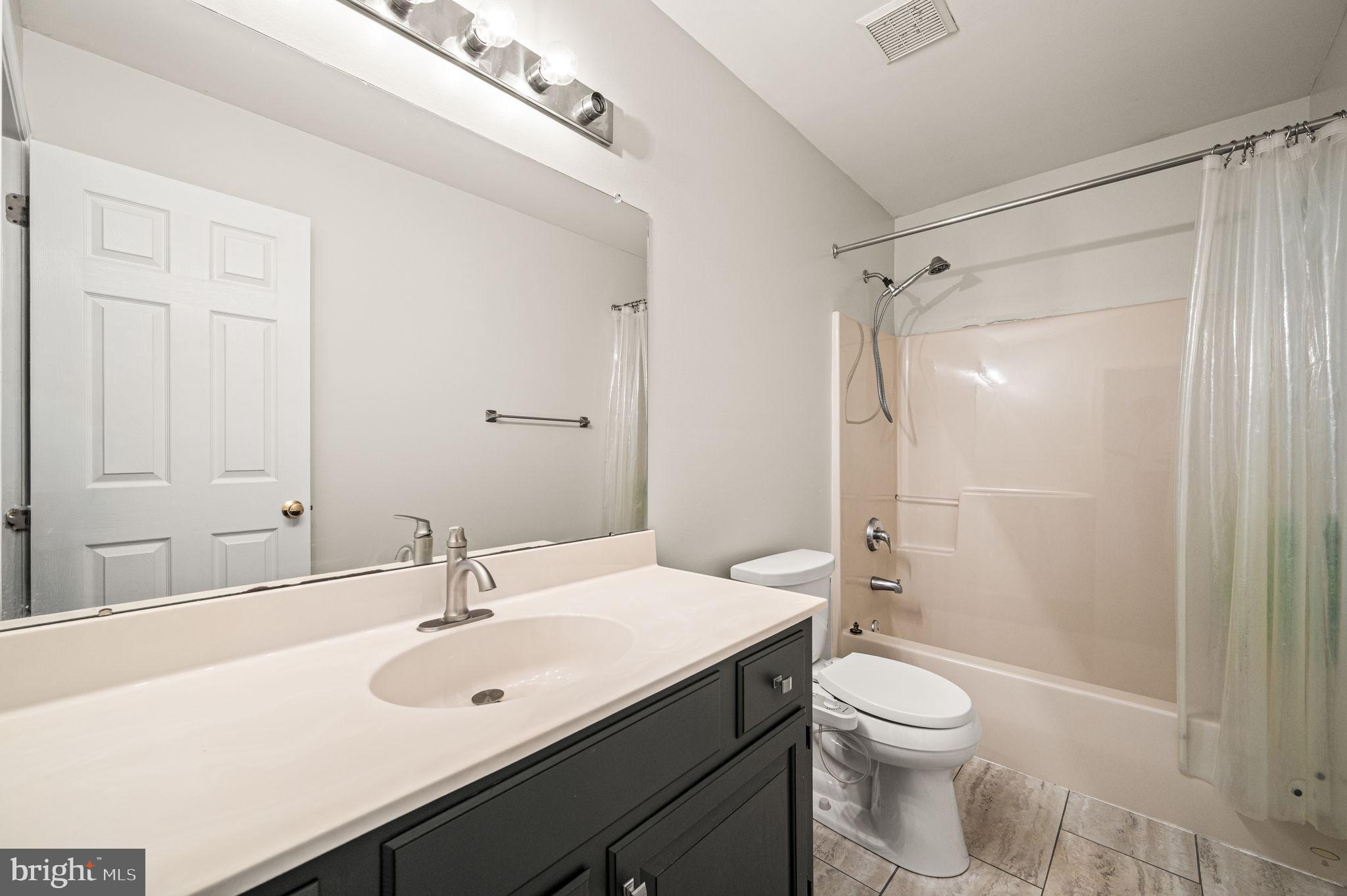 FAIRLAWN COURT - Residential