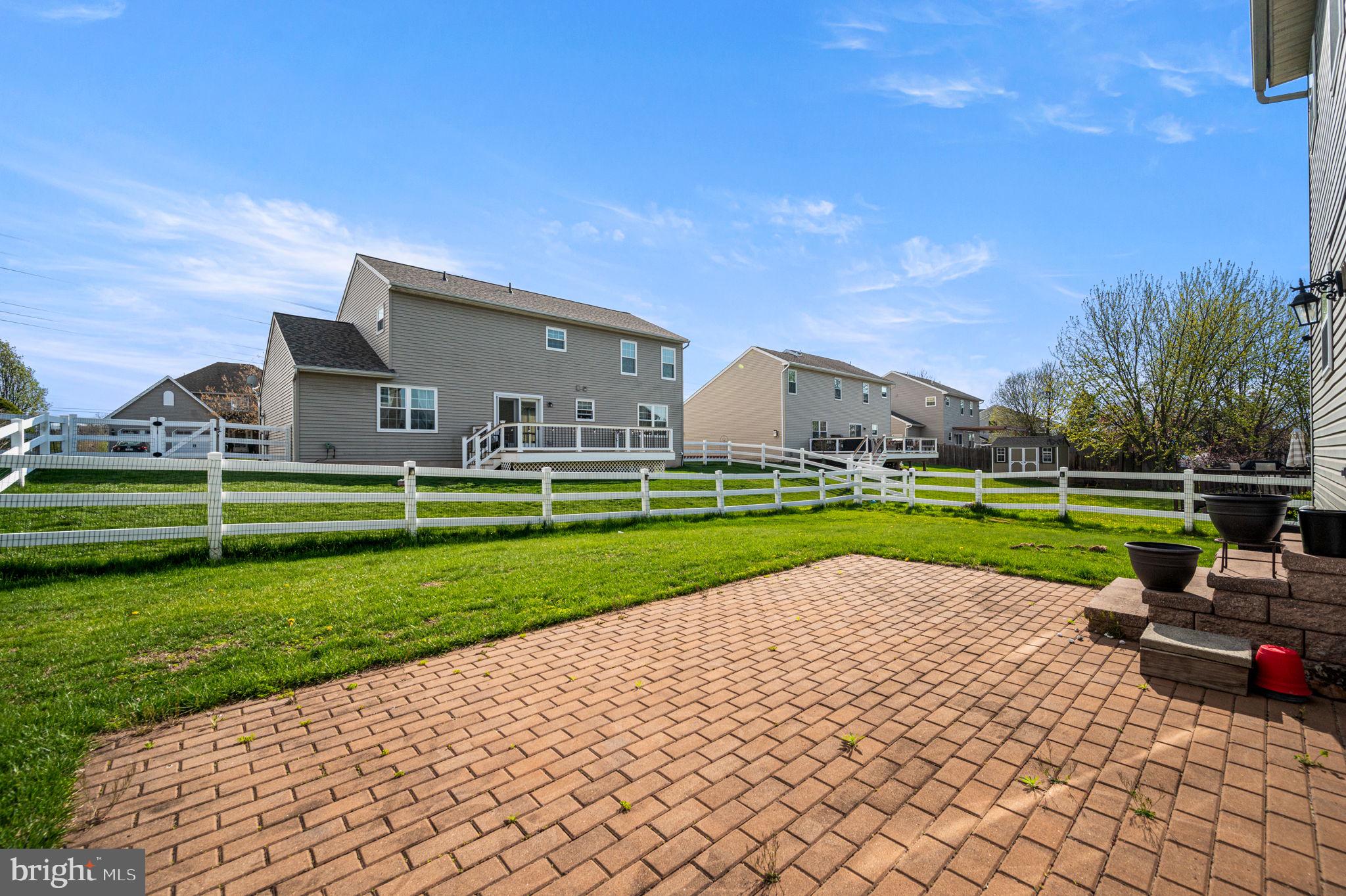 FAIRLAWN COURT - Residential