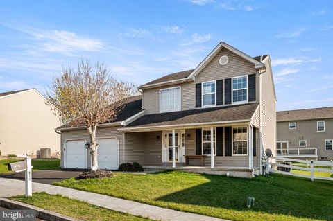 Photo of 822 Karlyn Lane, COLLEGEVILLE, PA 19426 (MLS # PAMC2169508)