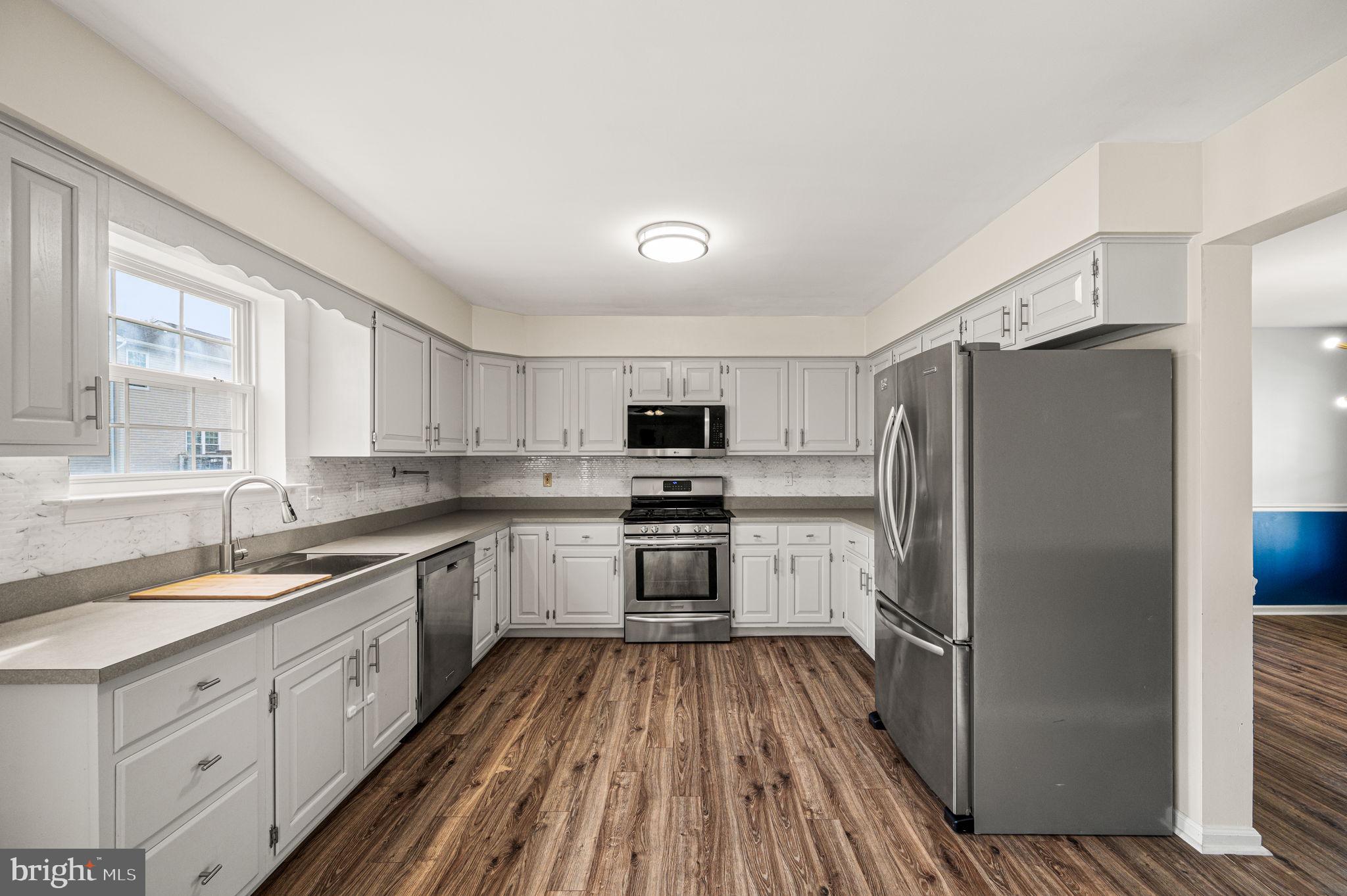 FAIRLAWN COURT - Residential