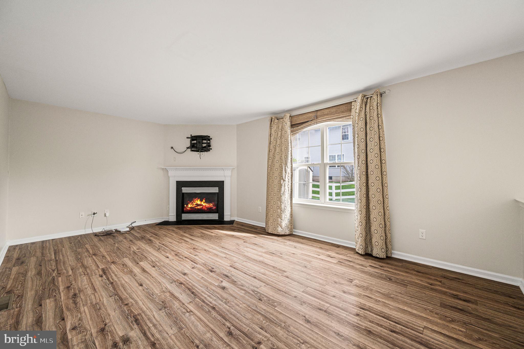 FAIRLAWN COURT - Residential