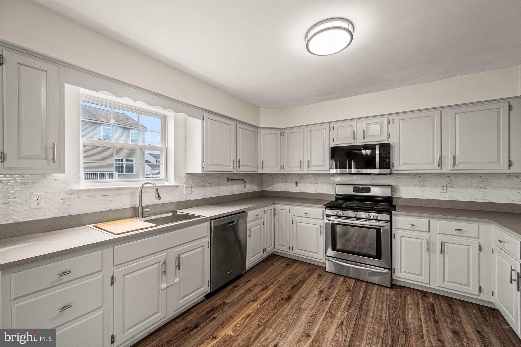 FAIRLAWN COURT - Residential