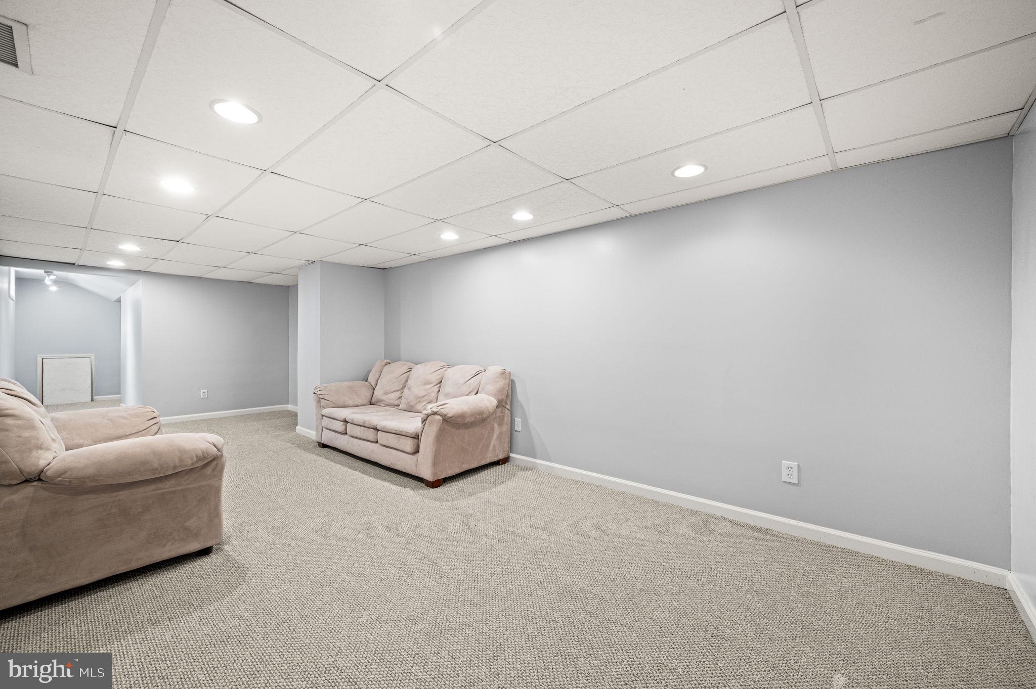 FAIRLAWN COURT - Residential