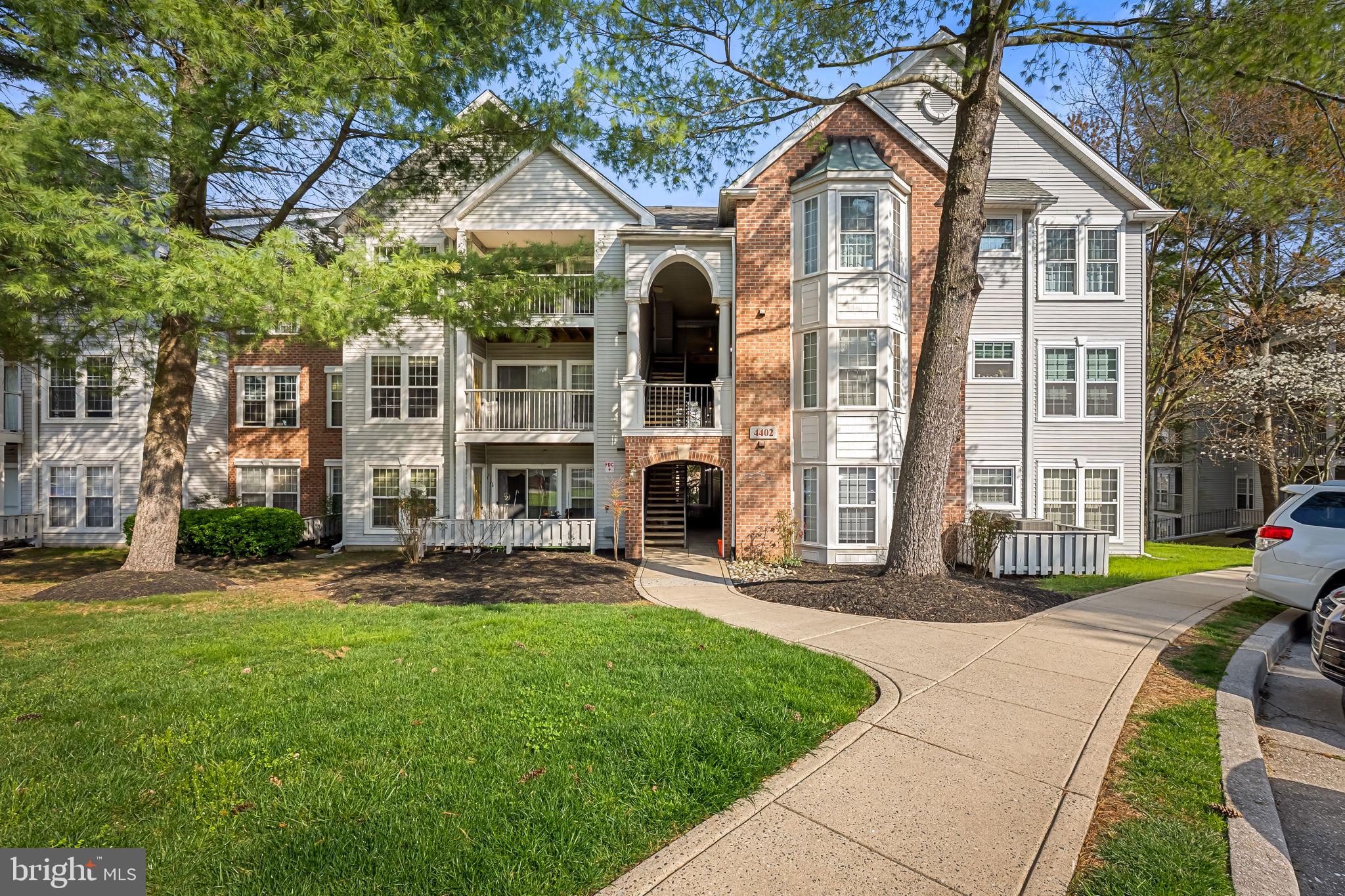 SILVERBROOK FARMS - Residential