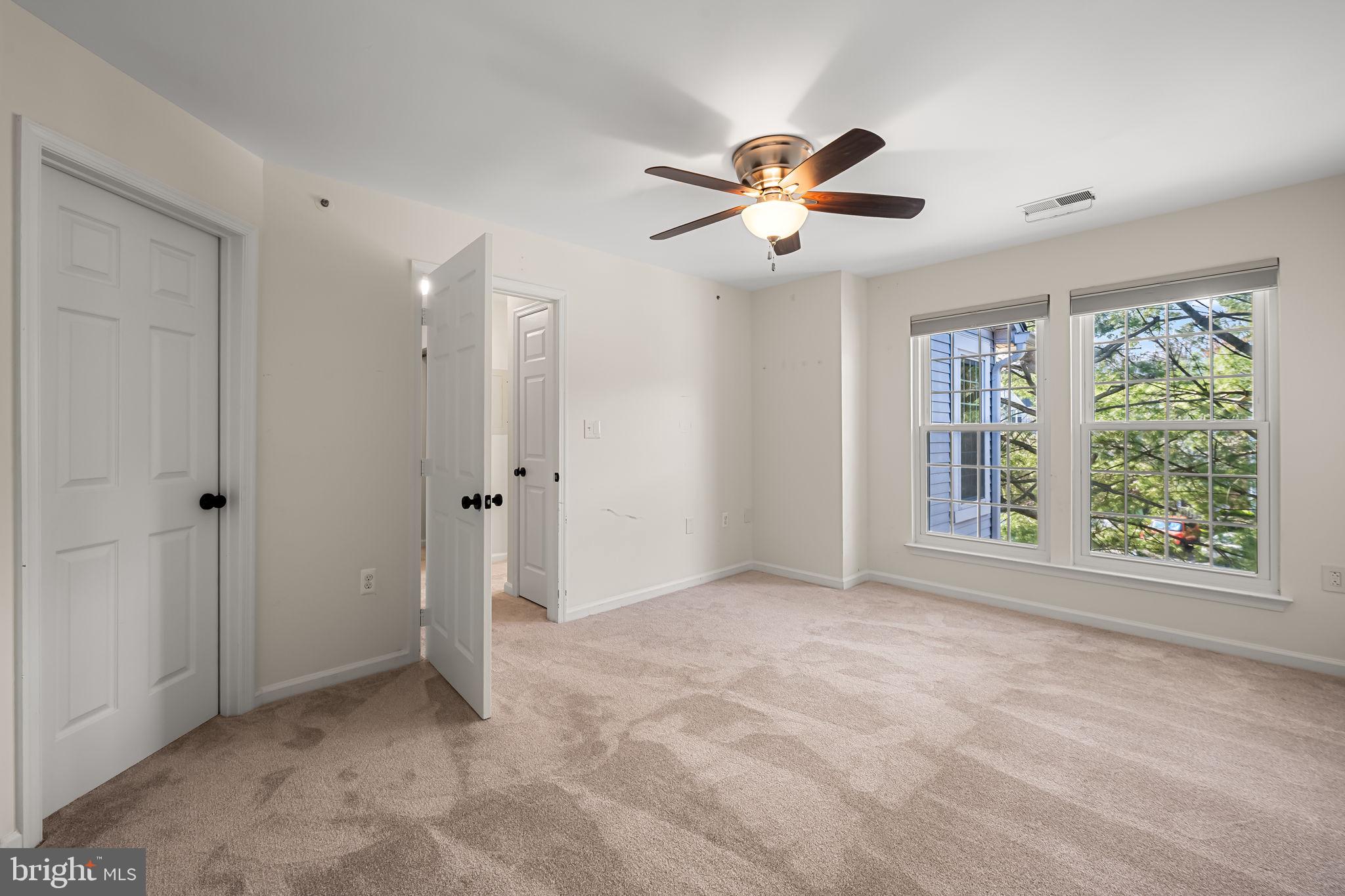 SILVERBROOK FARMS - Residential