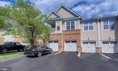 43920 Hickory Corner Terrace Unit 109, Ashburn, VA MLS: VALO2095892