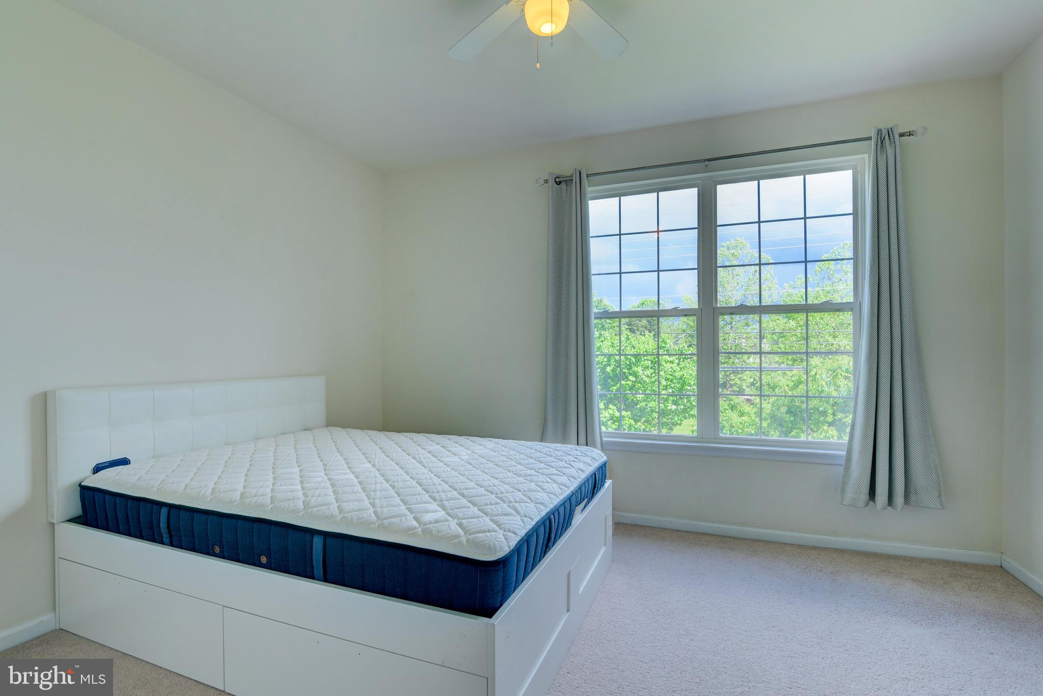 RIDGES AT BELMONT - Residential Lease