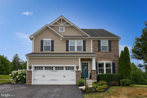 Photo of 1229 Copper Beech Drive, YORK, PA 17403 (MLS # PAYK2107400)
