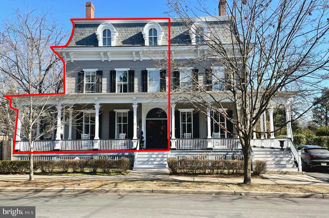 12 MURRAY PLACE