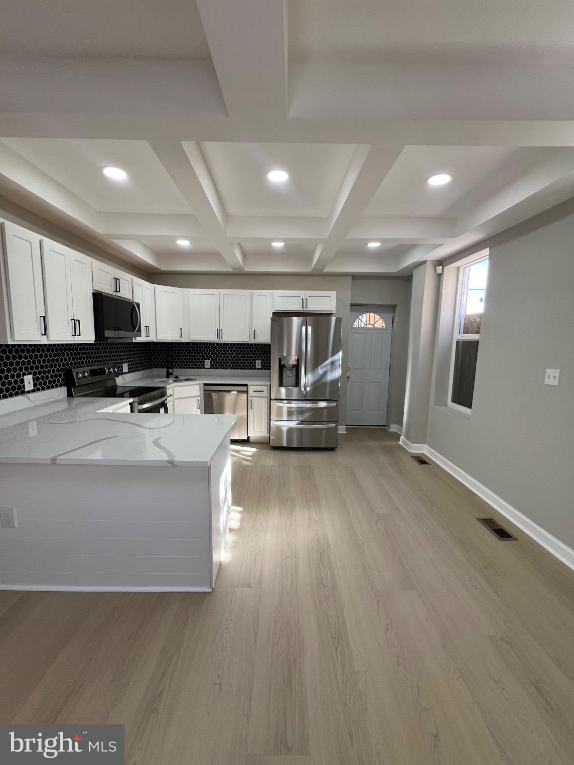 901 N LUZERNE AVENUE