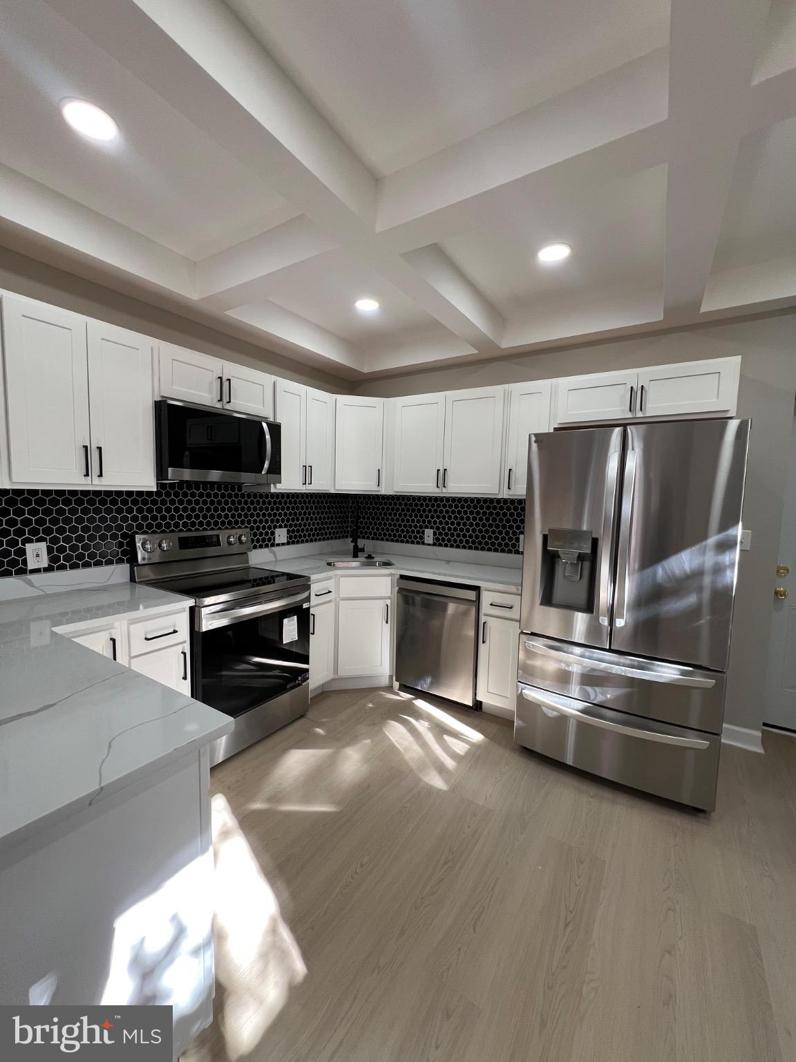 901 N LUZERNE AVENUE