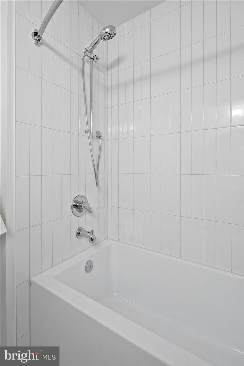 LYON PARK - Residential Lease