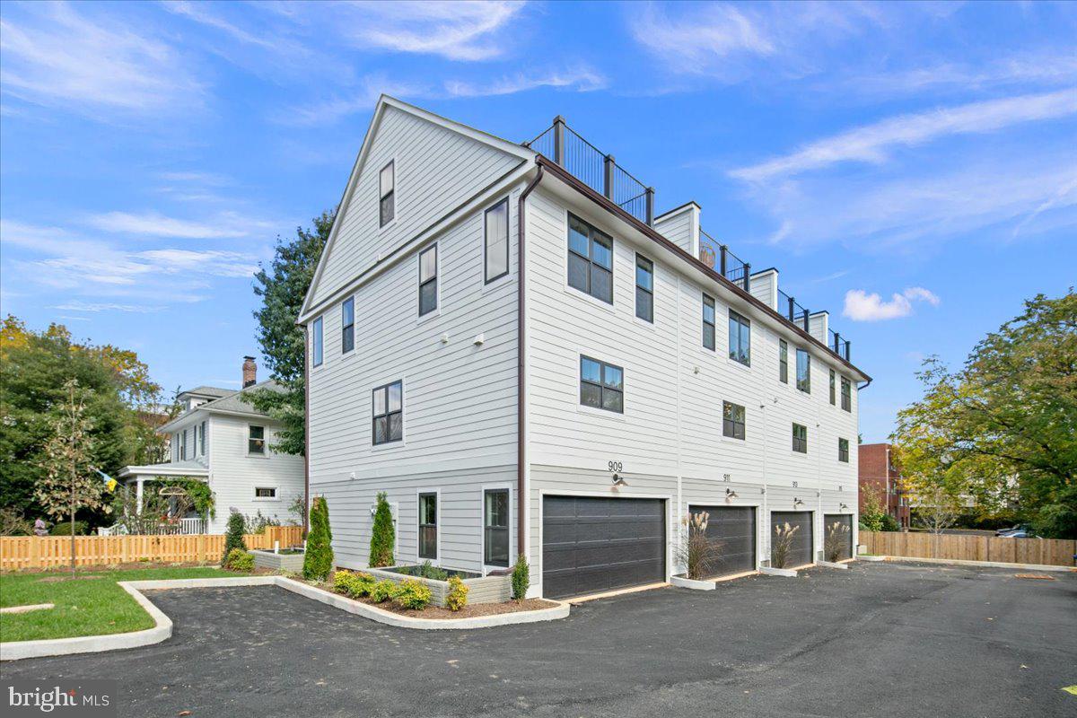 LYON PARK - Residential Lease