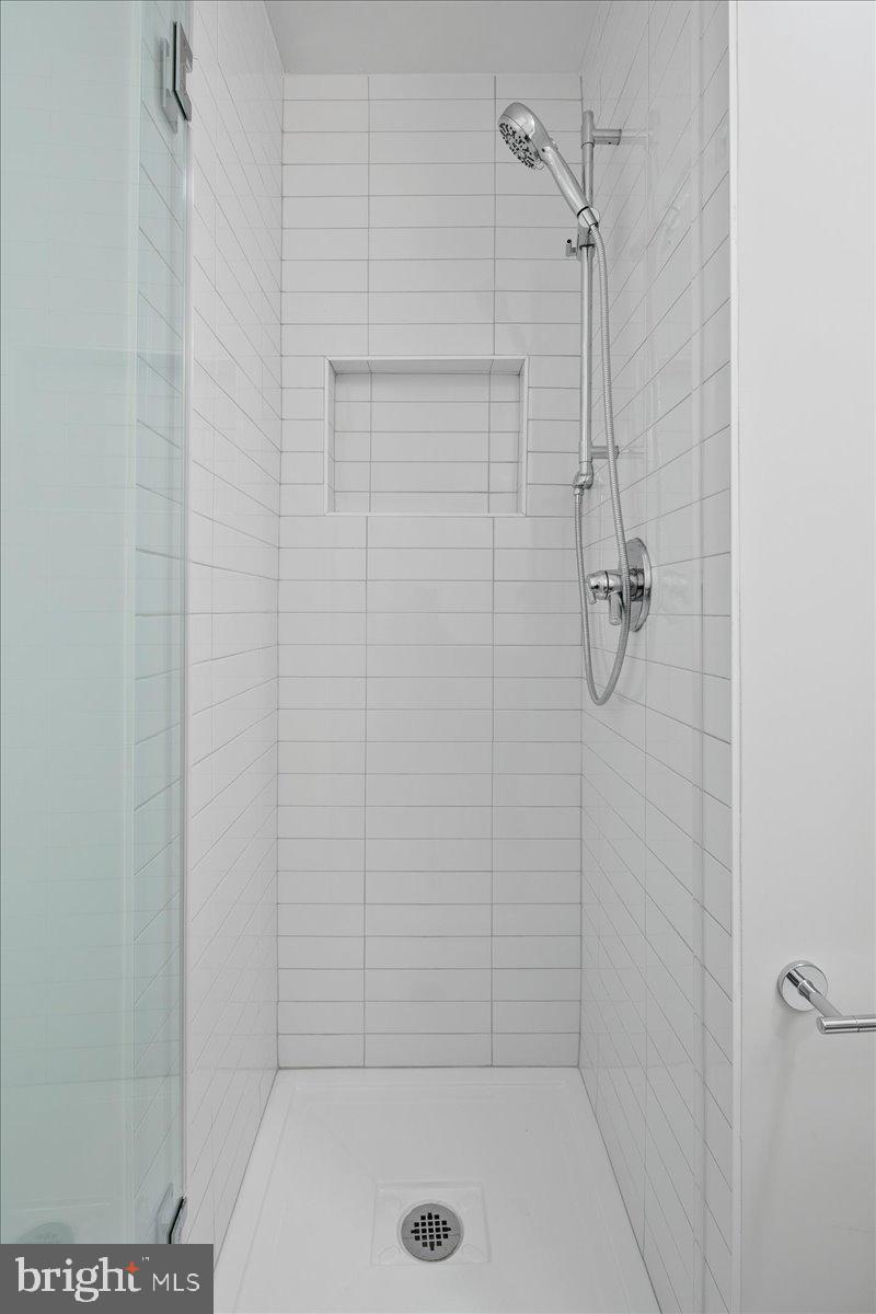 LYON PARK - Residential Lease