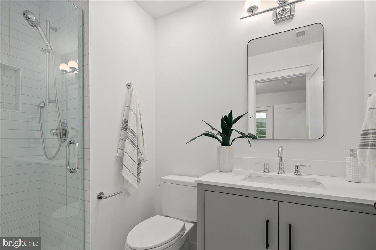 LYON PARK - Residential Lease