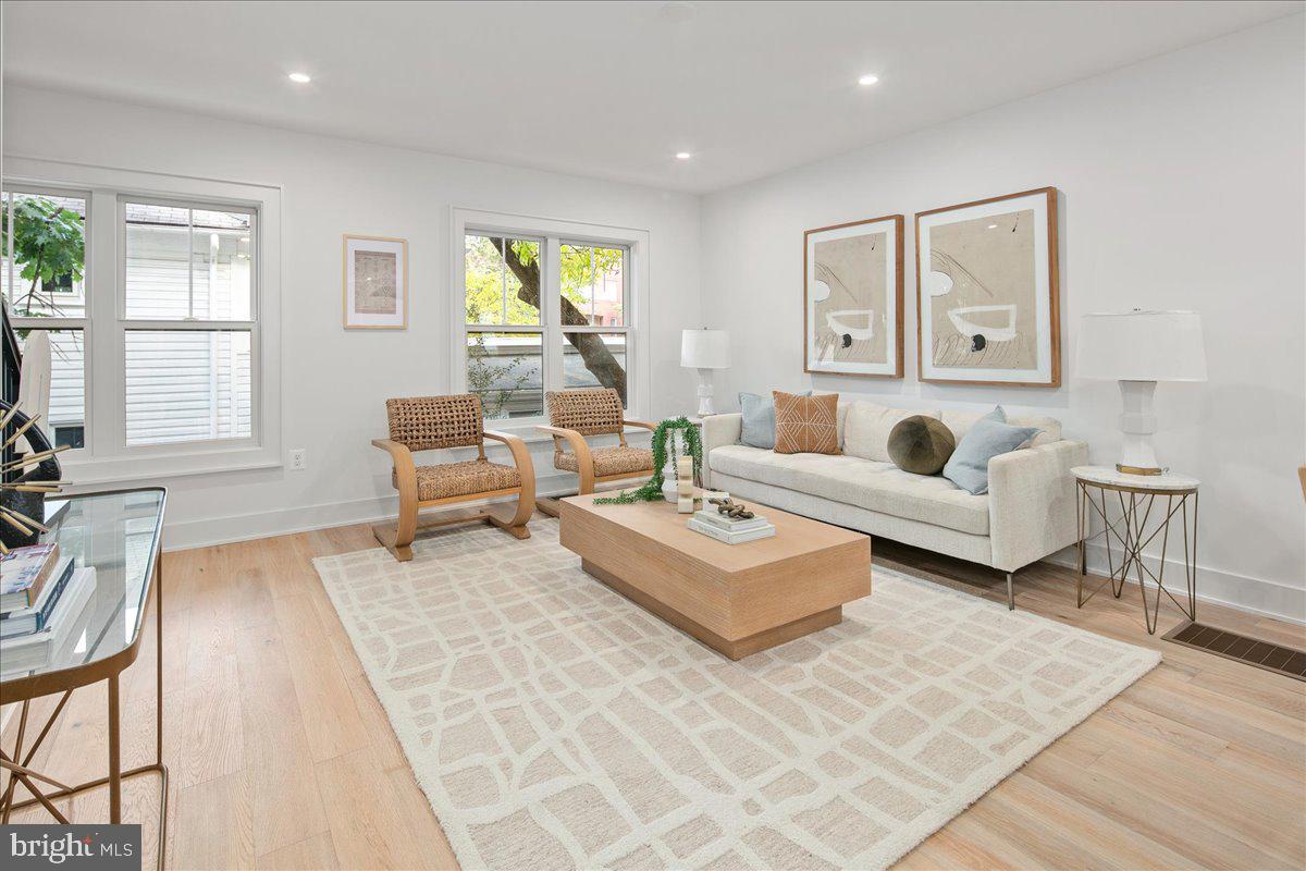 LYON PARK - Residential Lease