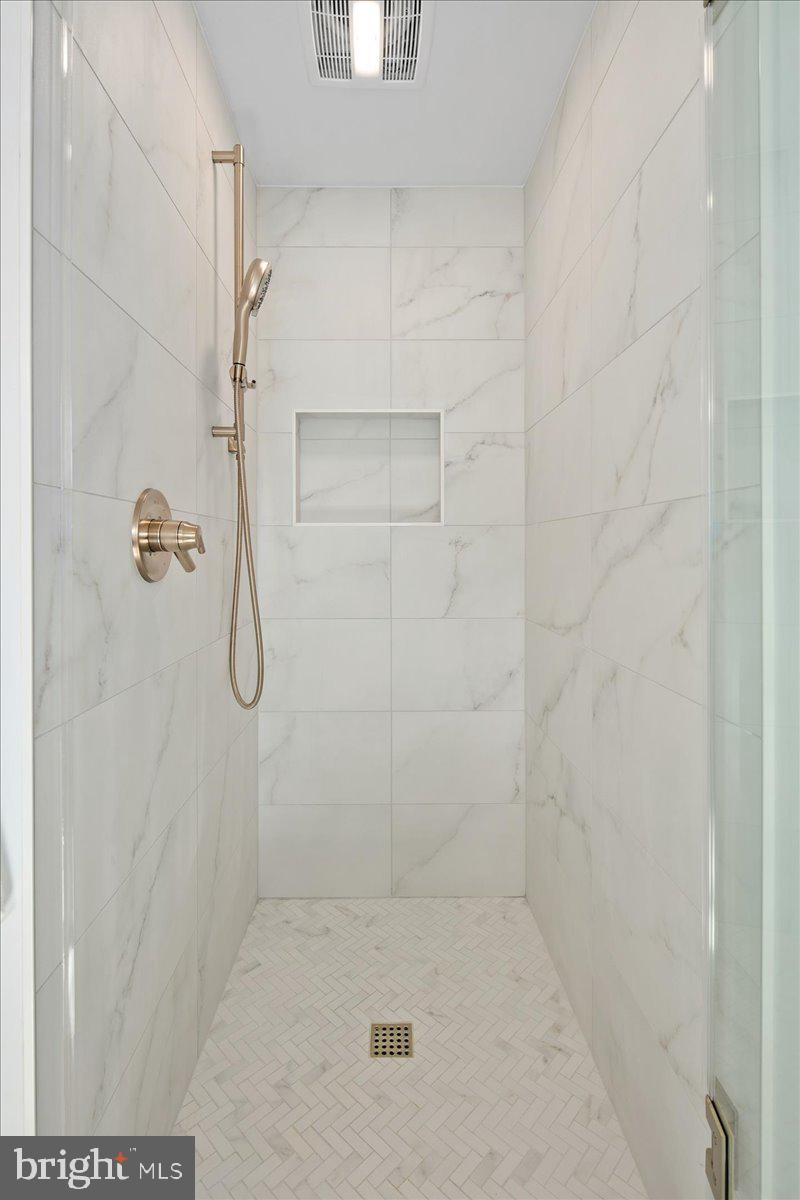 LYON PARK - Residential Lease