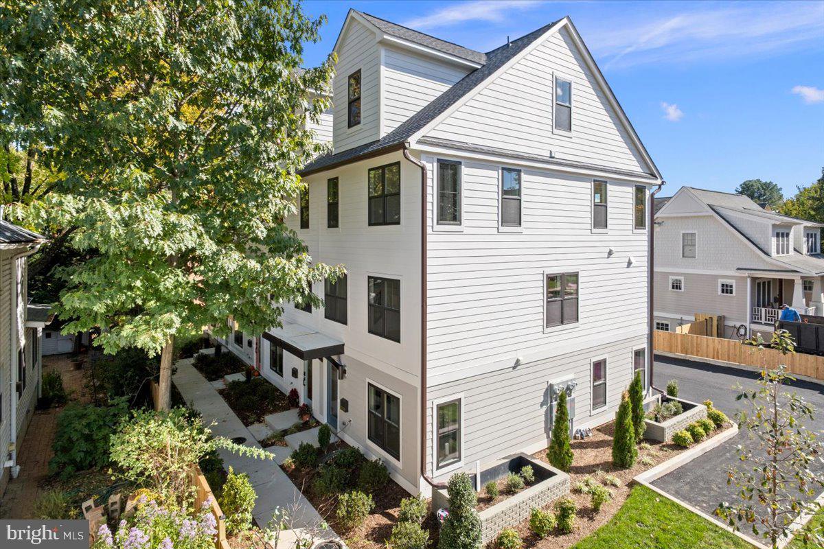 LYON PARK - Residential Lease