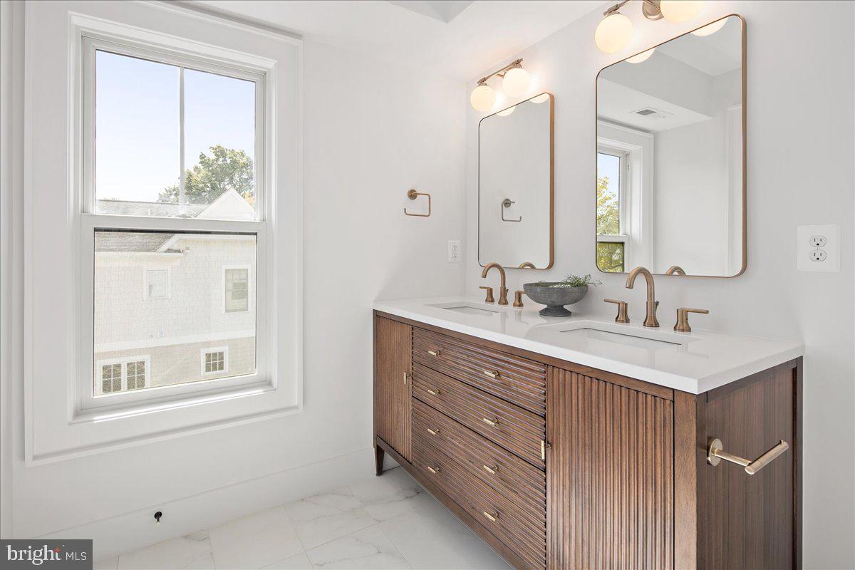 LYON PARK - Residential Lease