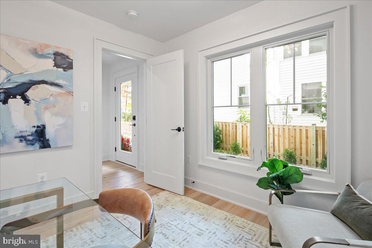 LYON PARK - Residential Lease