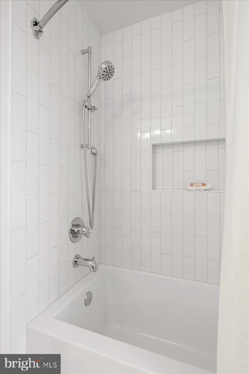 LYON PARK - Residential Lease