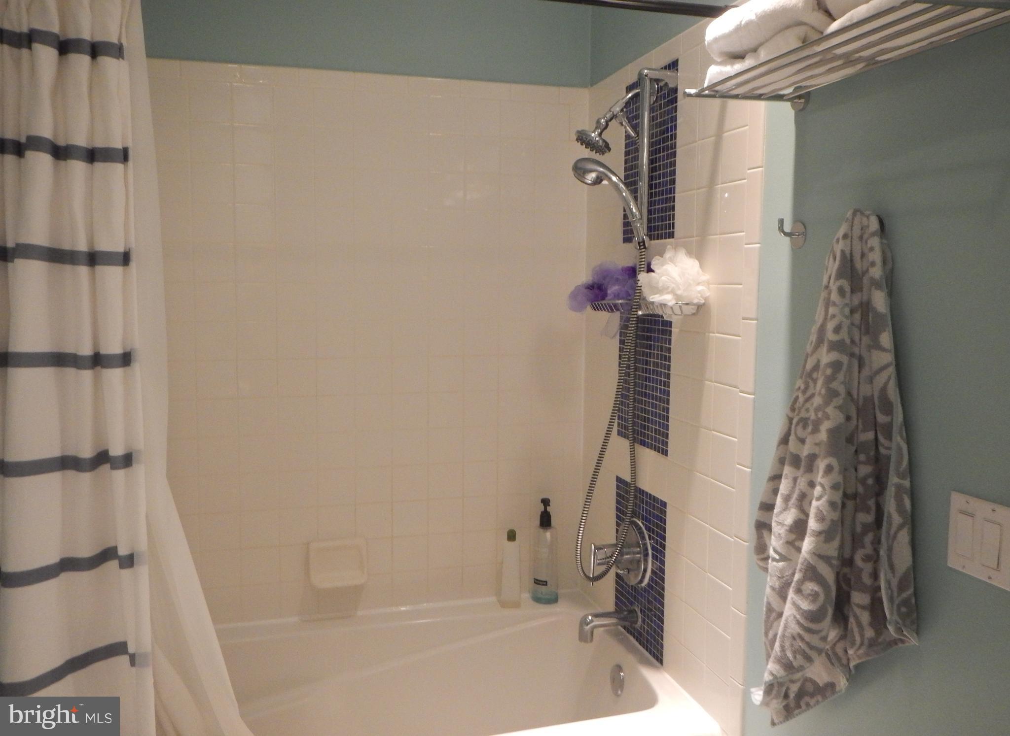 COURTHOUSE HILL - Residential Lease