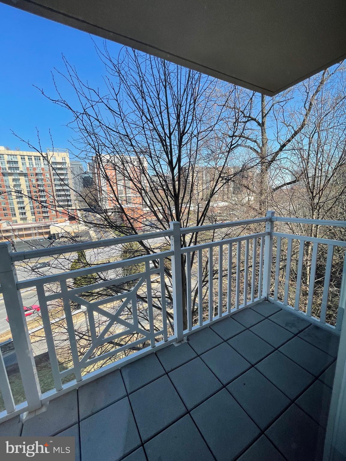 COURTHOUSE - Residential Lease