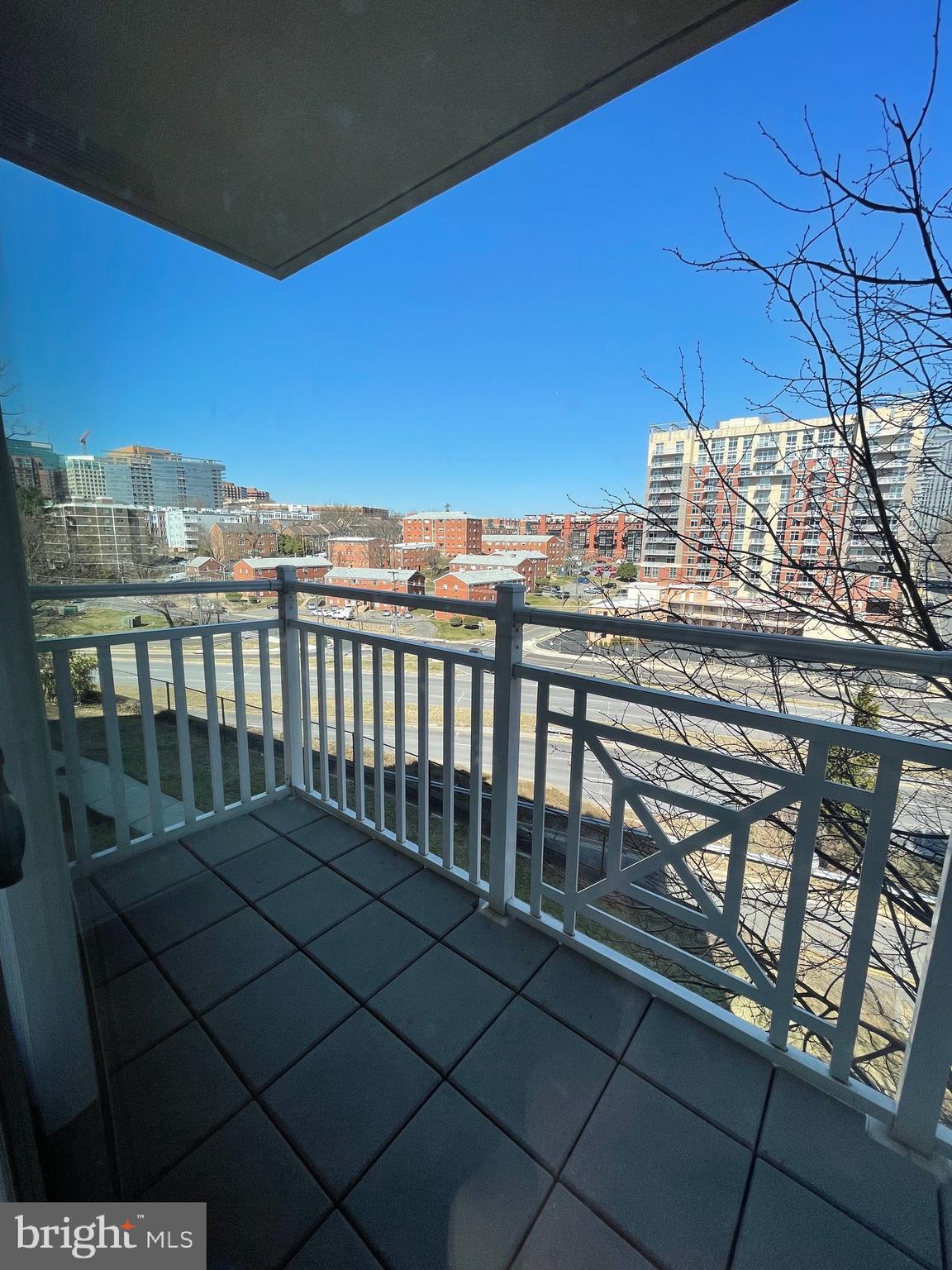 COURTHOUSE - Residential Lease