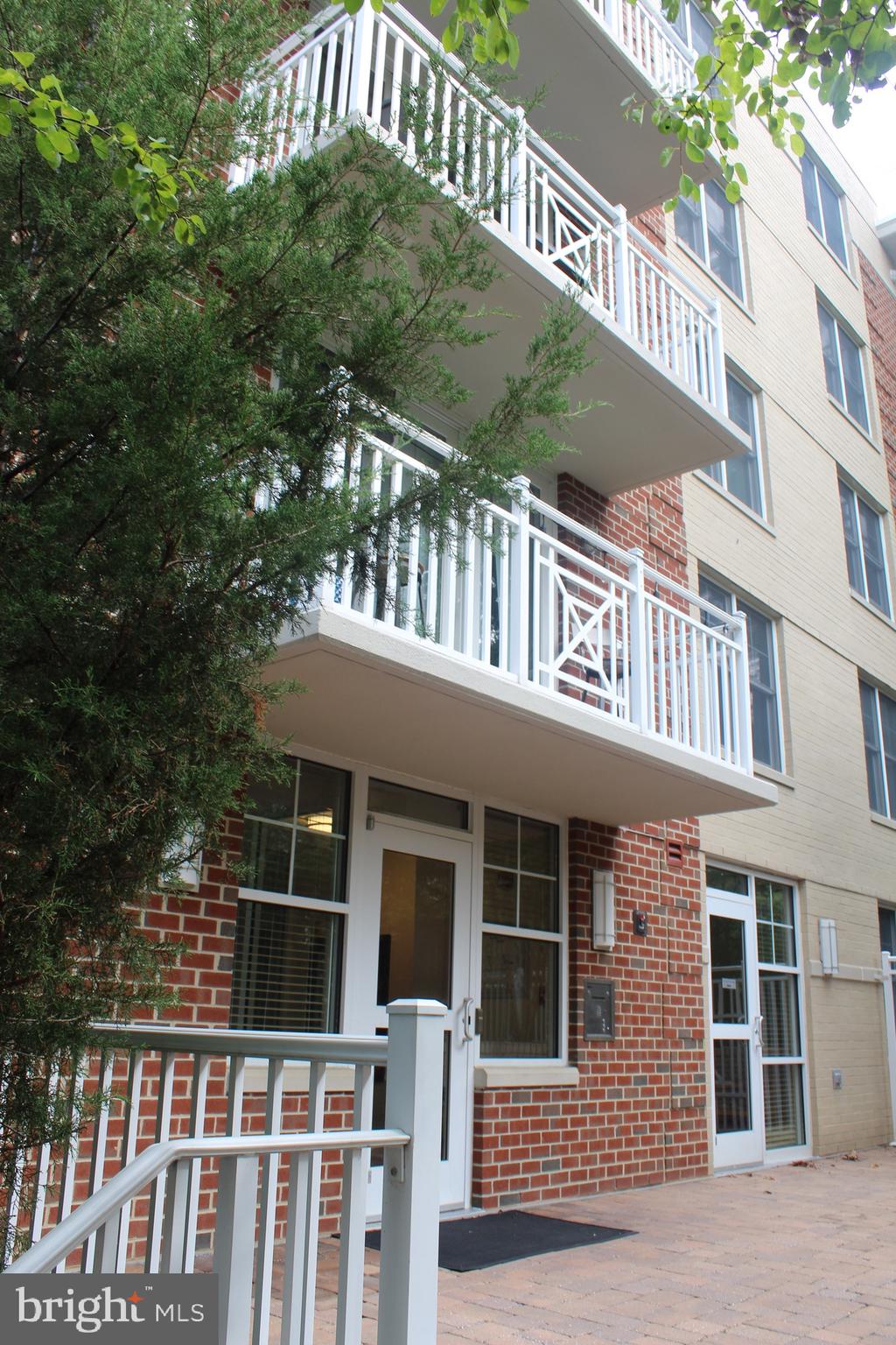 COURTHOUSE - Residential Lease