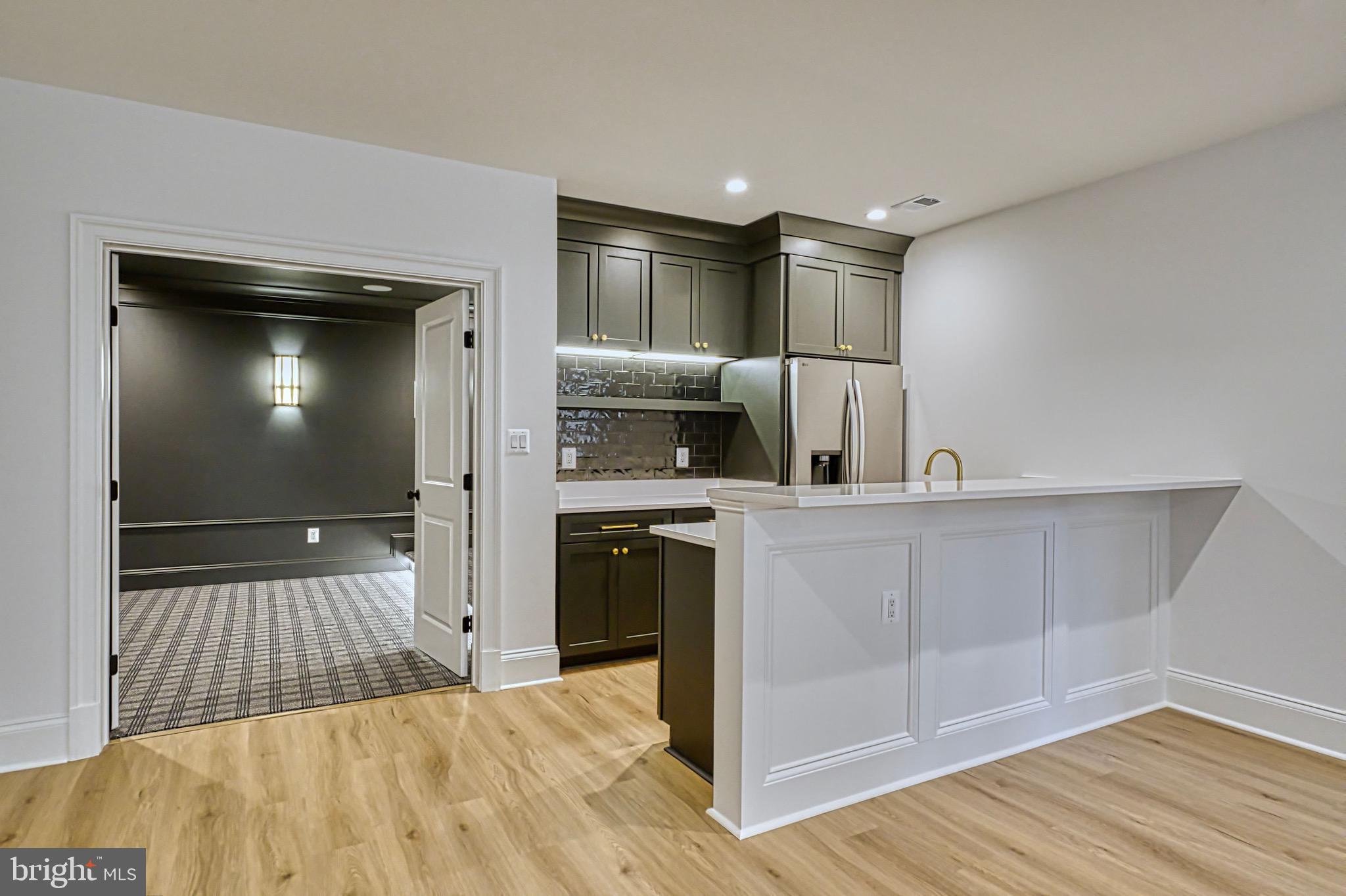 COUNTRY CLUB HILLS - Residential