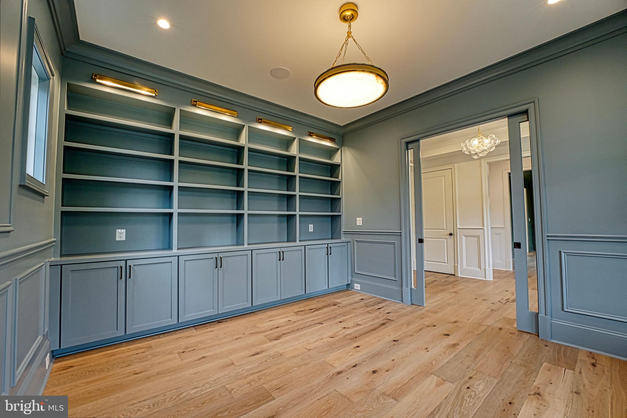 COUNTRY CLUB HILLS - Residential