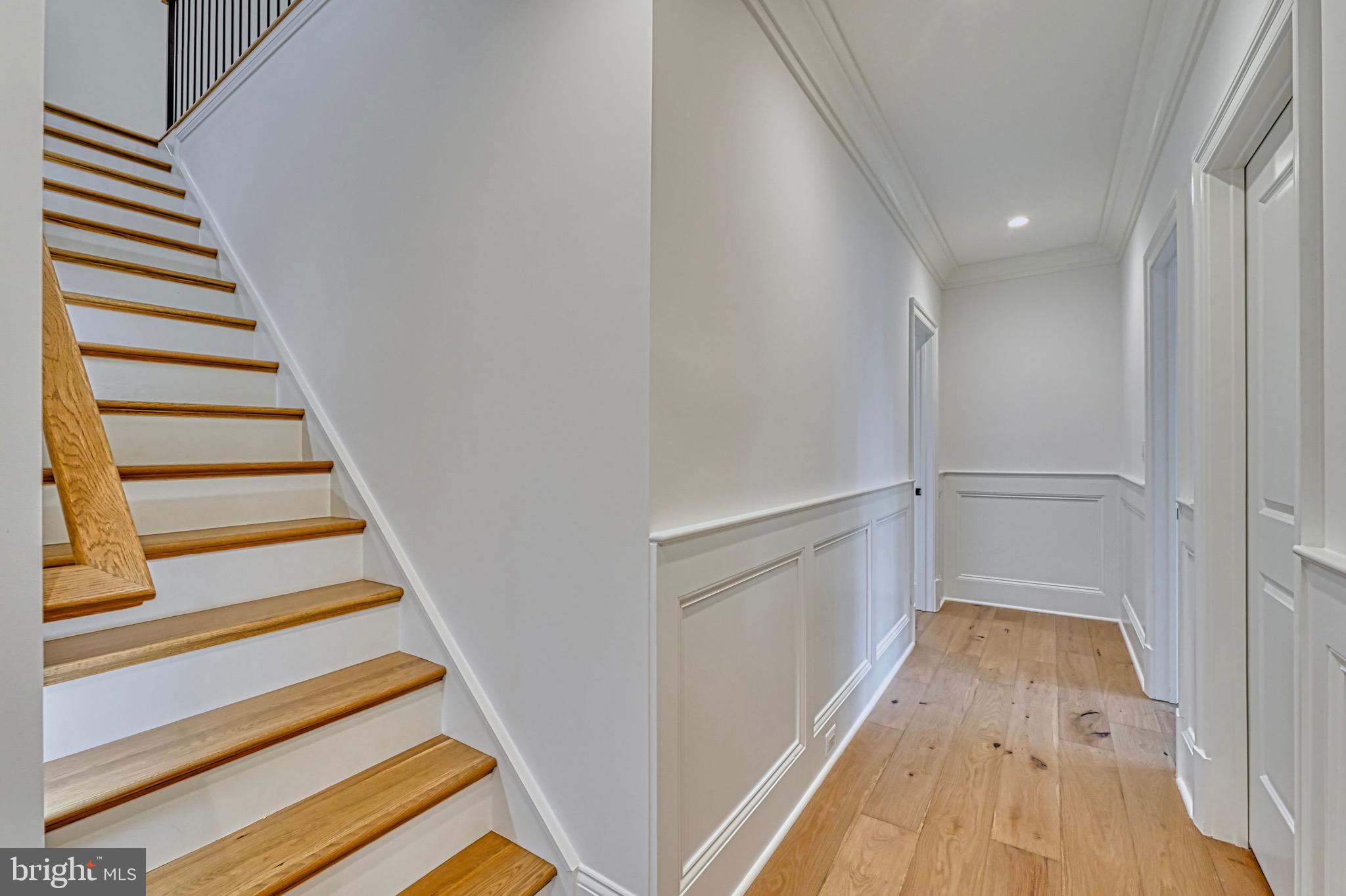 COUNTRY CLUB HILLS - Residential