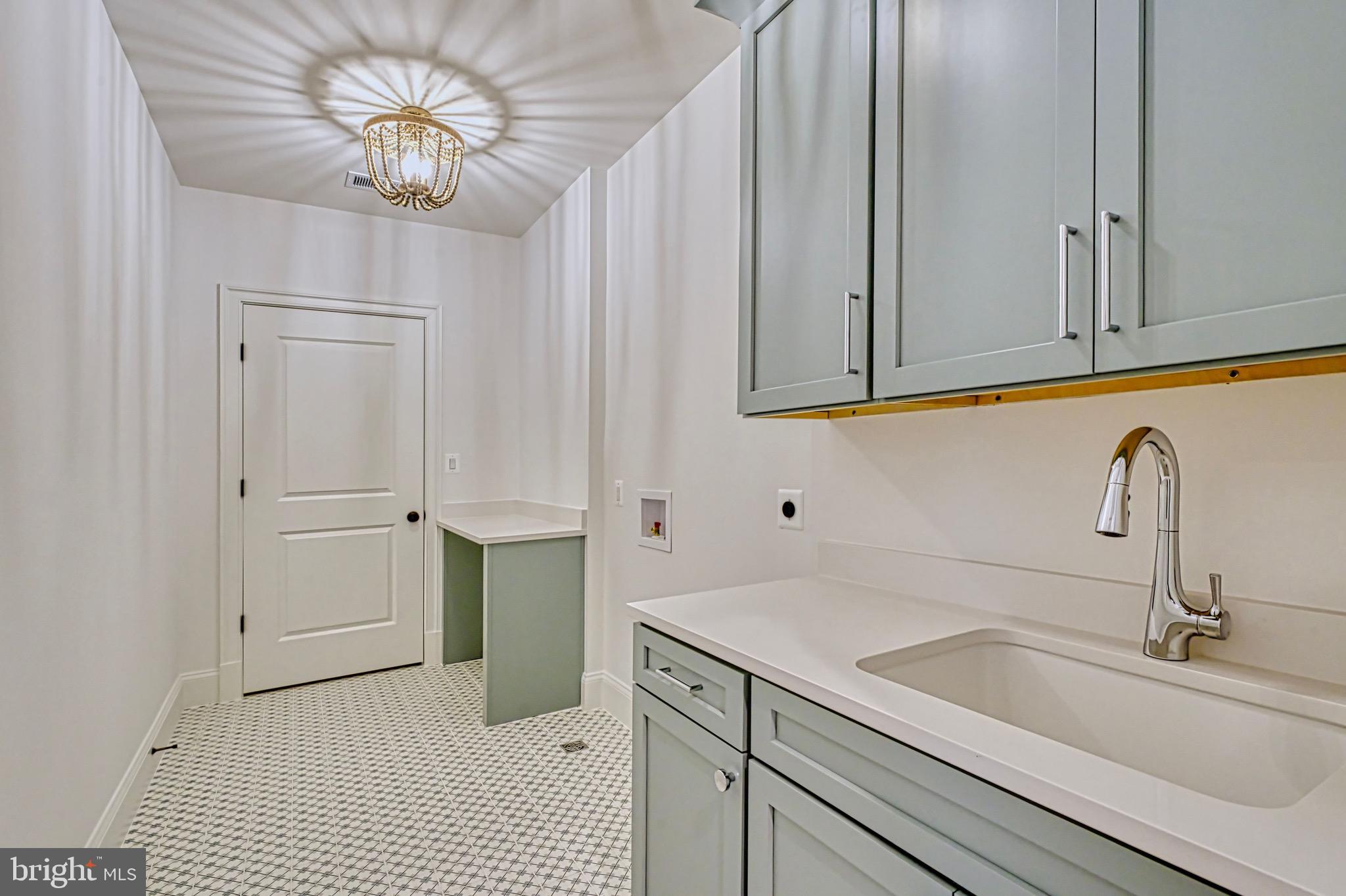 COUNTRY CLUB HILLS - Residential