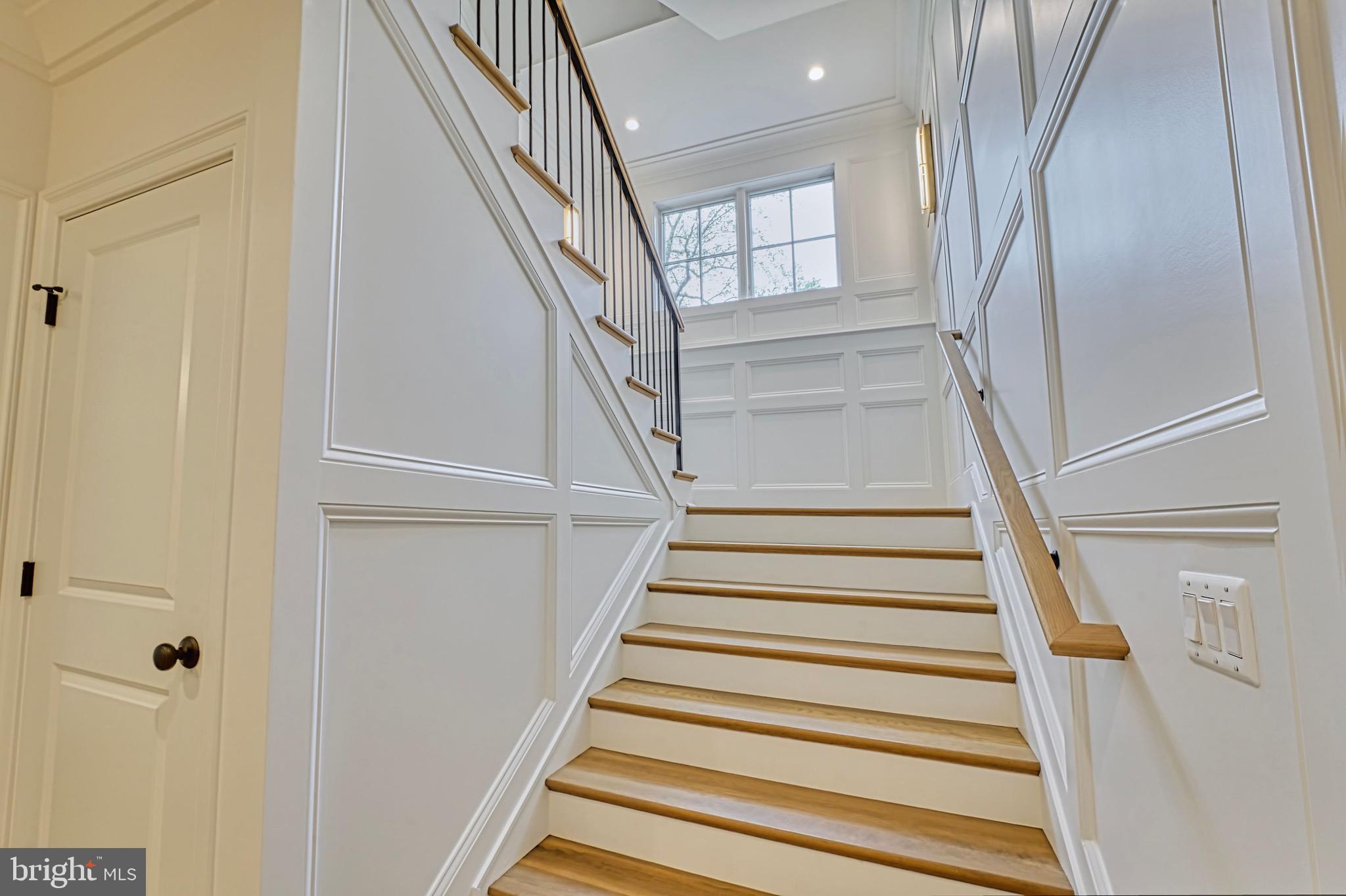 COUNTRY CLUB HILLS - Residential