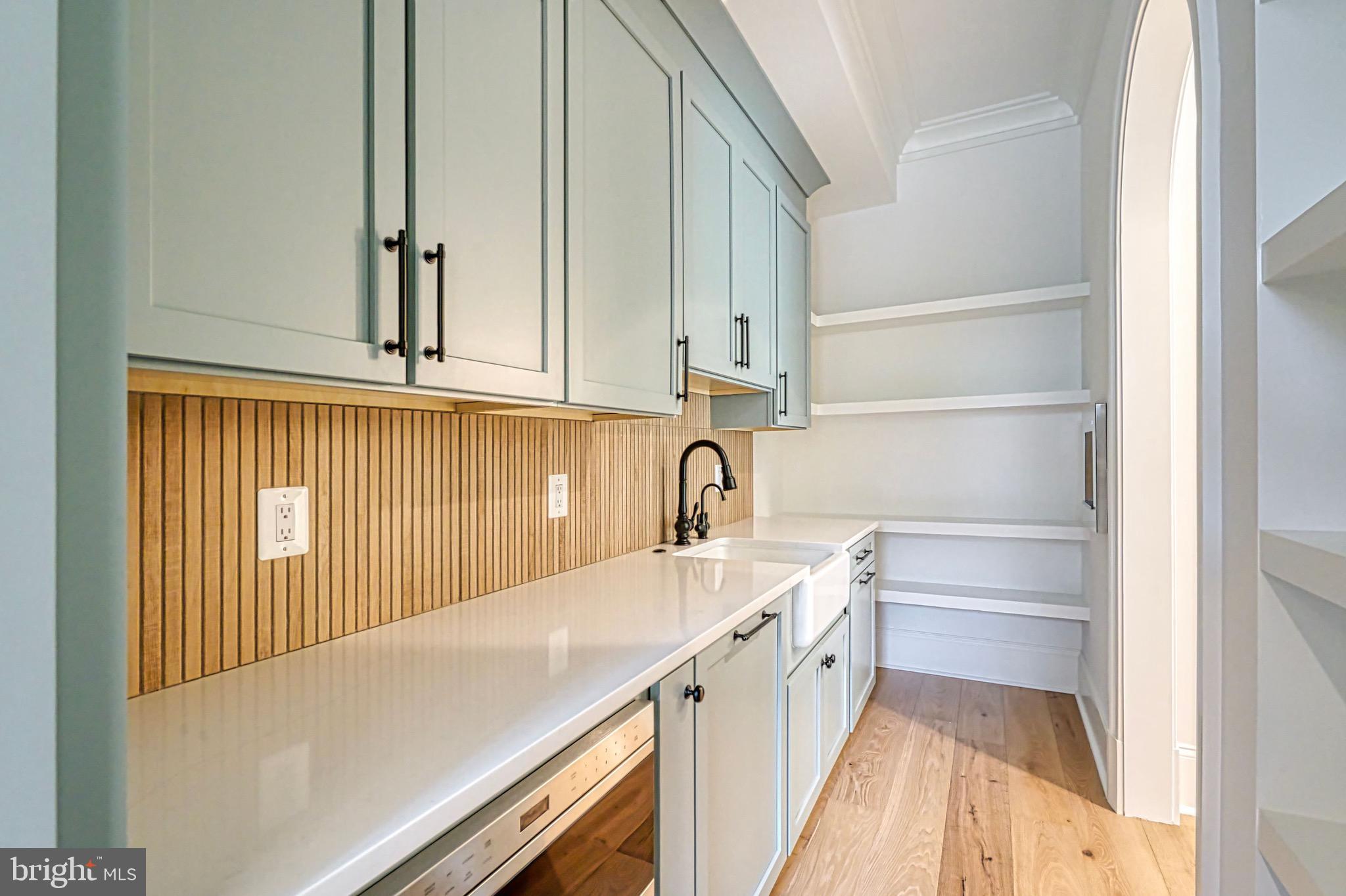 COUNTRY CLUB HILLS - Residential