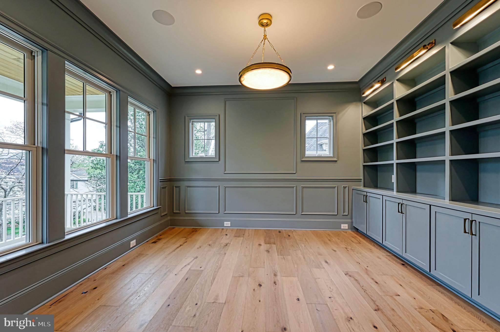 COUNTRY CLUB HILLS - Residential