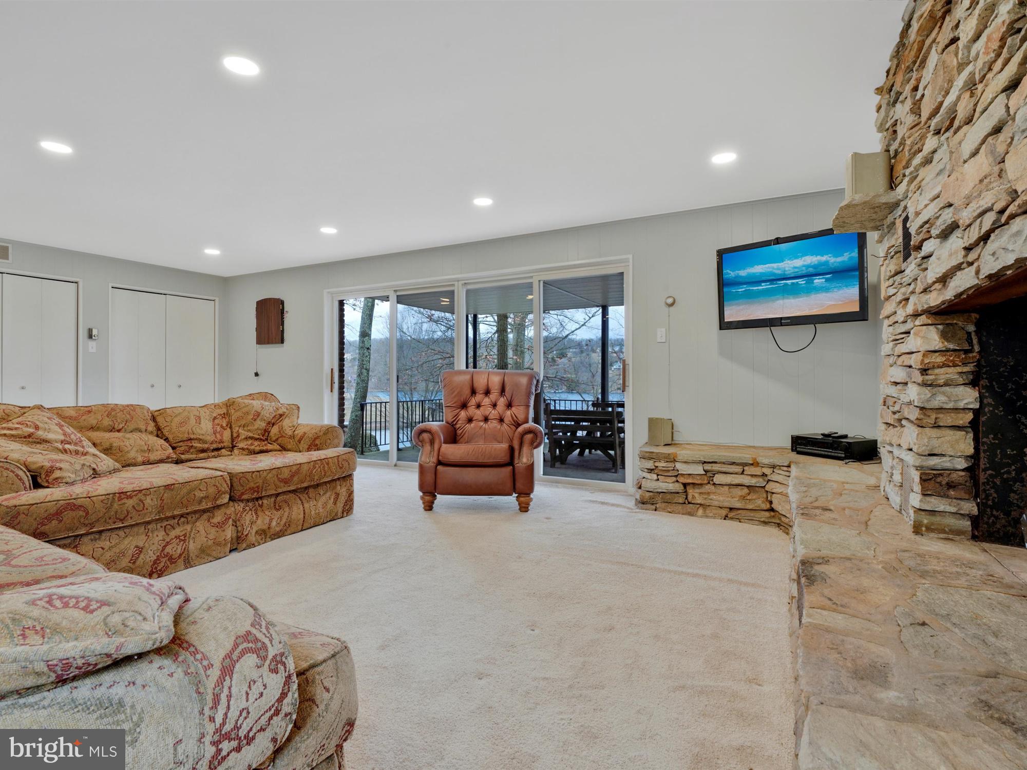 LAKE WYNONAH - Residential