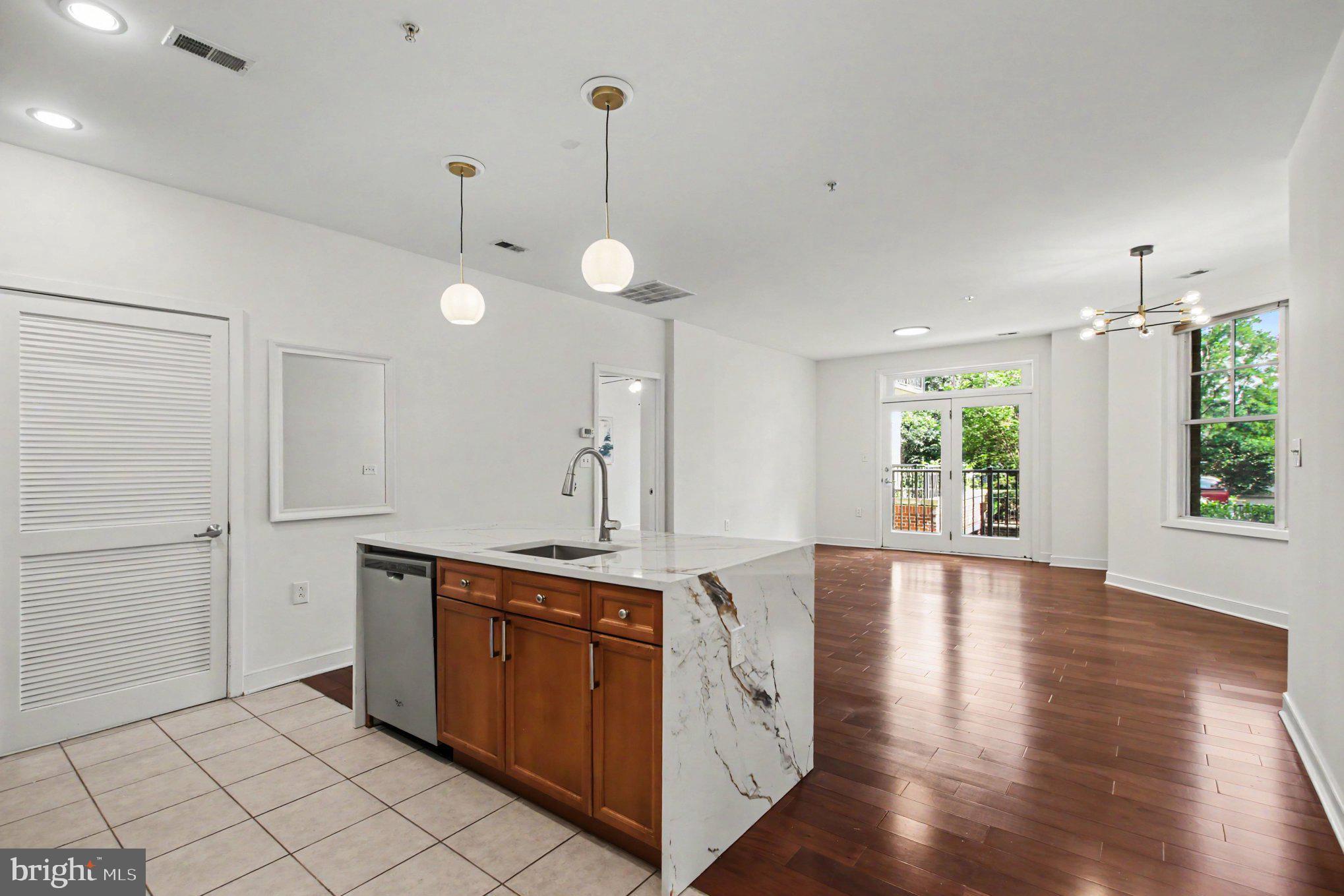 181 E REED AVENUE 201