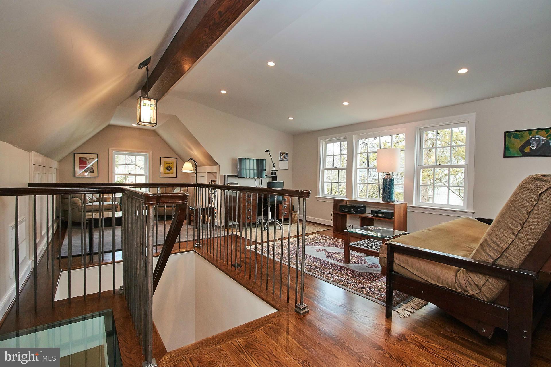 COUNTRY CLUB HILLS - Residential